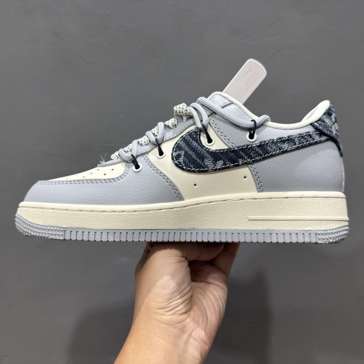 独家实拍Nike Air Force 1‘07 Low LV联名 花勾抽绳 空军一号低帮休闲板鞋 DM6868-099-莆田鞋,莆田鞋货源,高仿鞋,高仿鞋货源,安福档口,莆田高仿鞋,莆田鞋批发,高仿鞋批发,莆田高仿运动鞋,高仿运动鞋,莆田运动鞋 独家实拍Nike Air Force 1‘07 Low LV联名 花勾抽绳 空军一号低帮休闲板鞋 DM6868-099