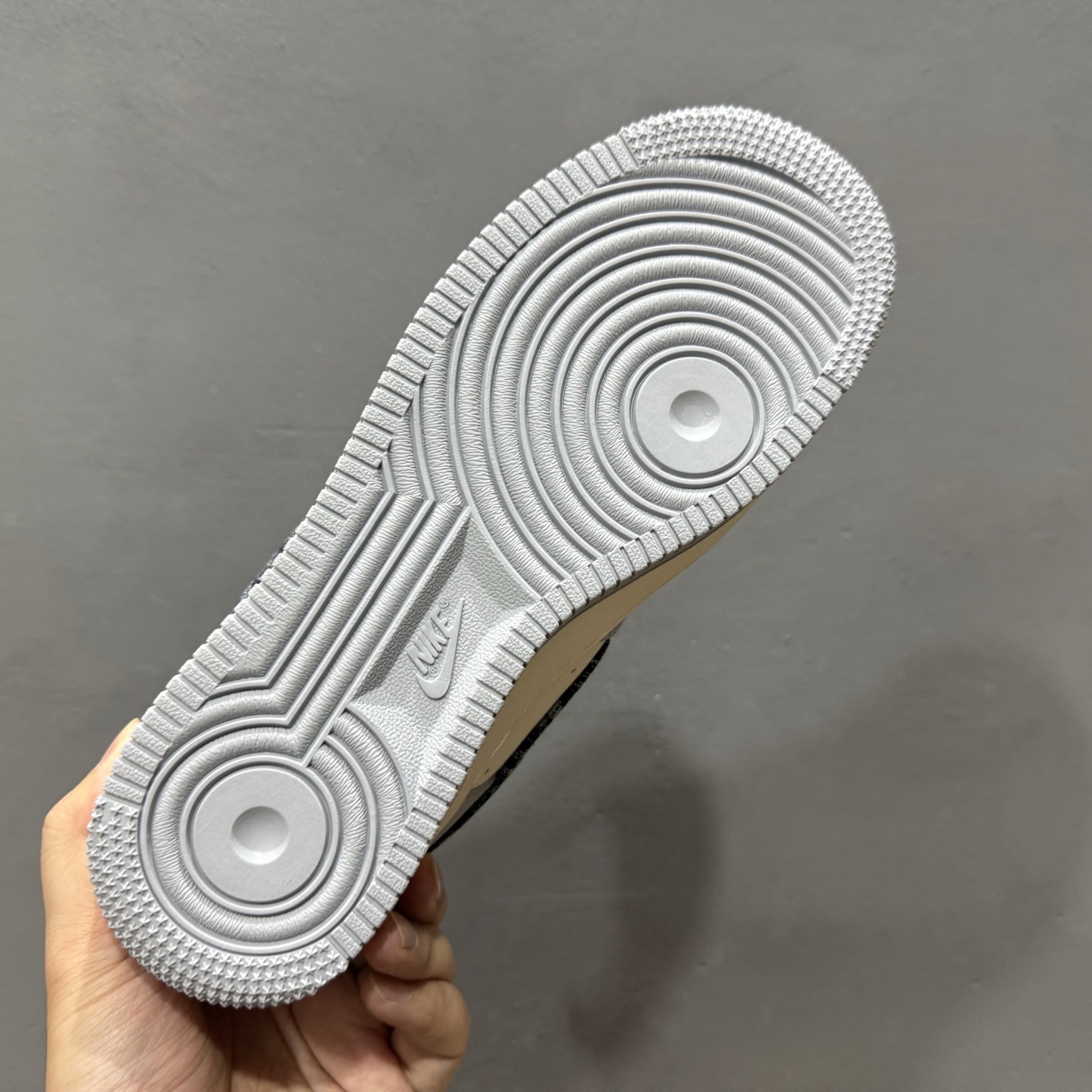 独家实拍Nike Air Force 1‘07 Low LV联名 花勾抽绳 空军一号低帮休闲板鞋 DM6868-099-莆田鞋,莆田鞋货源,高仿鞋,高仿鞋货源,安福档口,莆田高仿鞋,莆田鞋批发,高仿鞋批发,莆田高仿运动鞋,高仿运动鞋,莆田运动鞋 独家实拍Nike Air Force 1‘07 Low LV联名 花勾抽绳 空军一号低帮休闲板鞋 DM6868-099