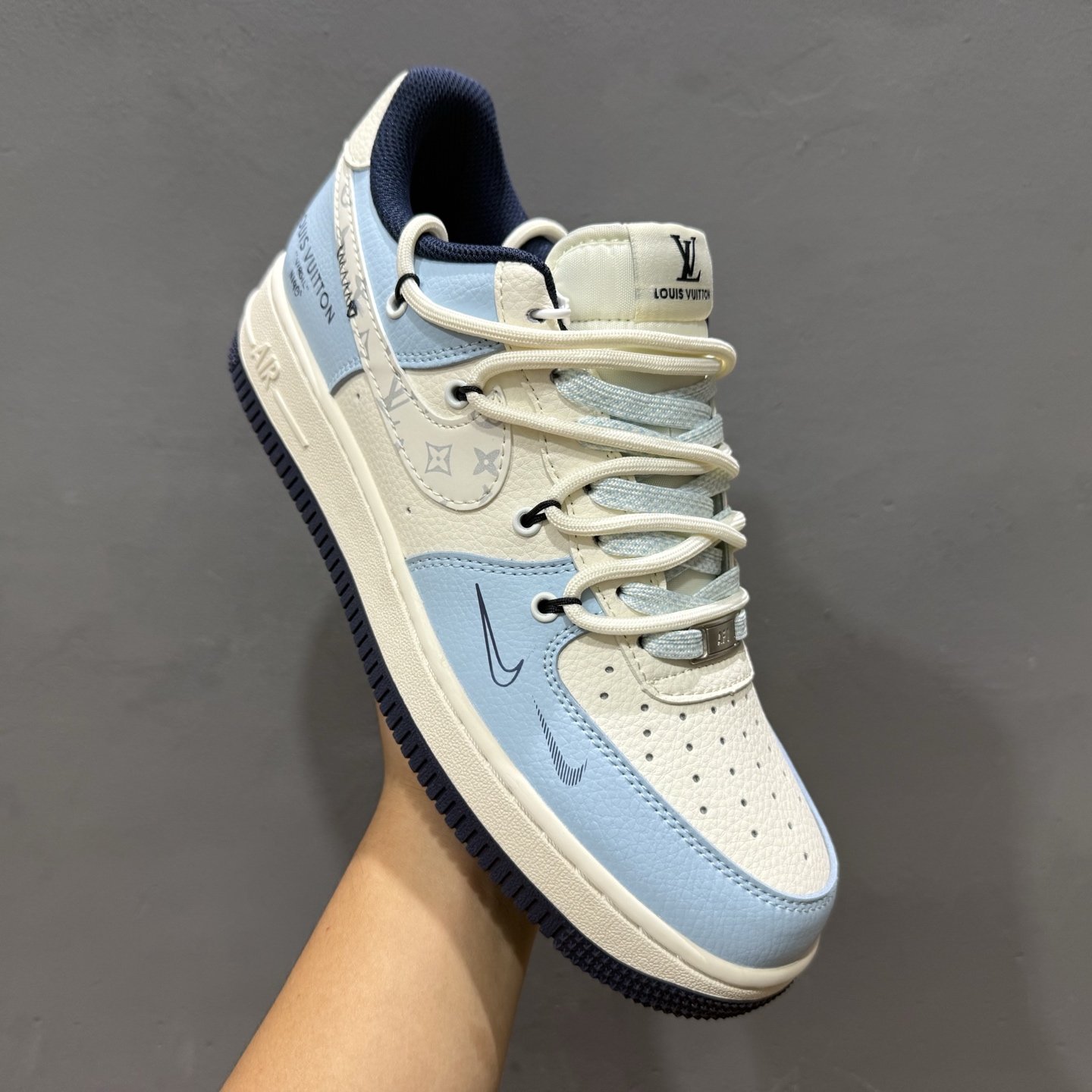 独家实拍Nike Air Force 1‘07 Low LV联名 花勾抽绳 空军一号低帮休闲板鞋 DM6868-058-莆田鞋,莆田鞋货源,高仿鞋,高仿鞋货源,安福档口,莆田高仿鞋,莆田鞋批发,高仿鞋批发,莆田高仿运动鞋,高仿运动鞋,莆田运动鞋 独家实拍Nike Air Force 1‘07 Low LV联名 花勾抽绳 空军一号低帮休闲板鞋 DM6868-058