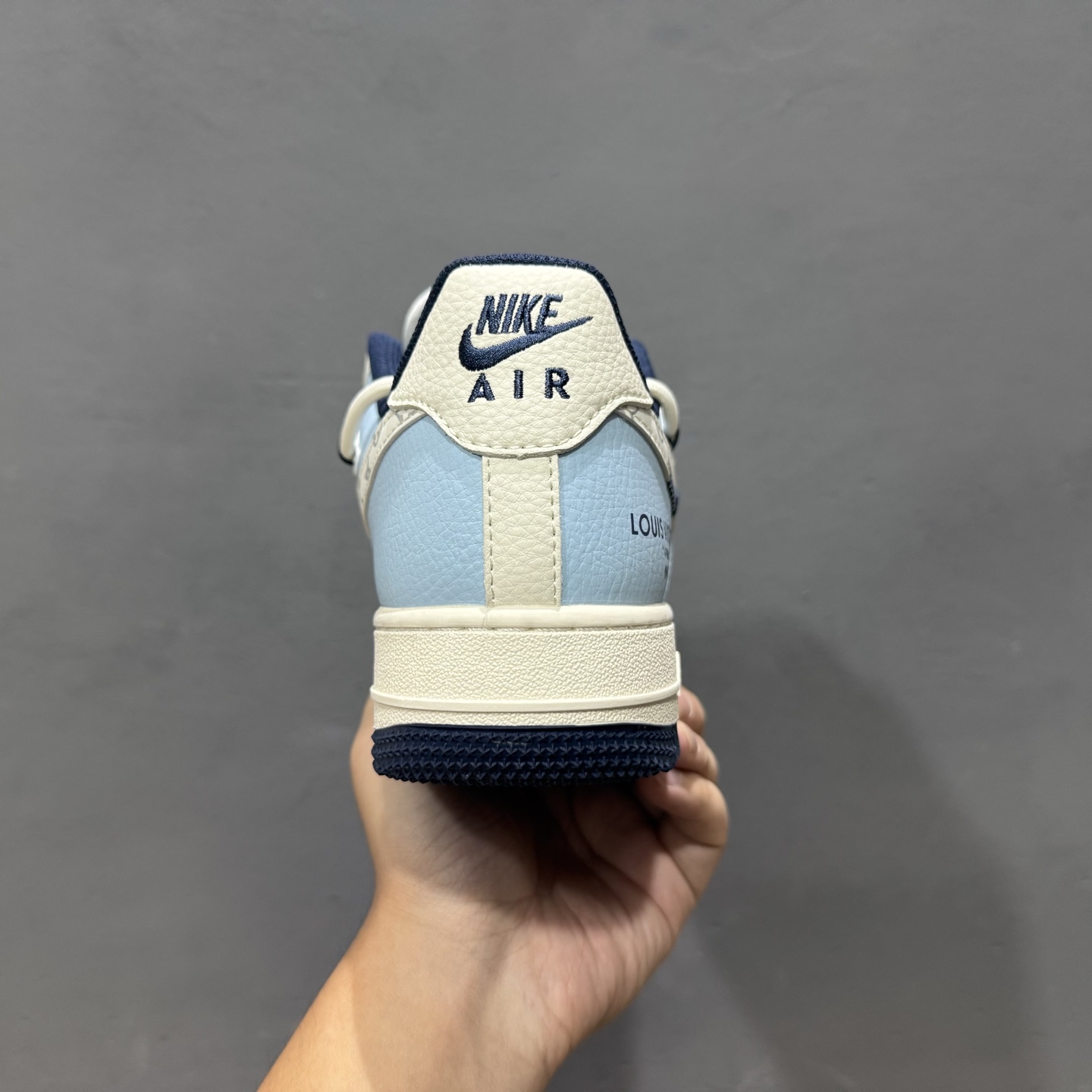 独家实拍Nike Air Force 1‘07 Low LV联名 花勾抽绳 空军一号低帮休闲板鞋 DM6868-058-莆田鞋,莆田鞋货源,高仿鞋,高仿鞋货源,安福档口,莆田高仿鞋,莆田鞋批发,高仿鞋批发,莆田高仿运动鞋,高仿运动鞋,莆田运动鞋 独家实拍Nike Air Force 1‘07 Low LV联名 花勾抽绳 空军一号低帮休闲板鞋 DM6868-058