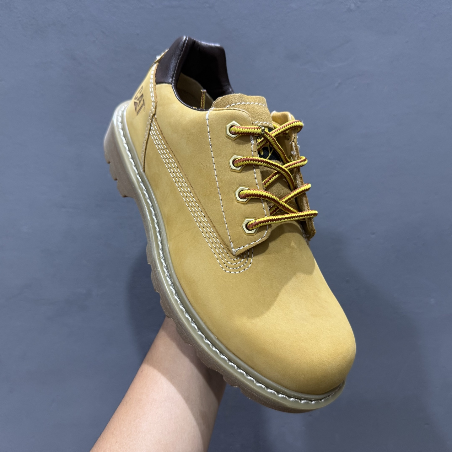 官网主推CAT卡特秋冬新款男士户外运动舒适出行防滑轻便满帮休闲鞋低帮短靴