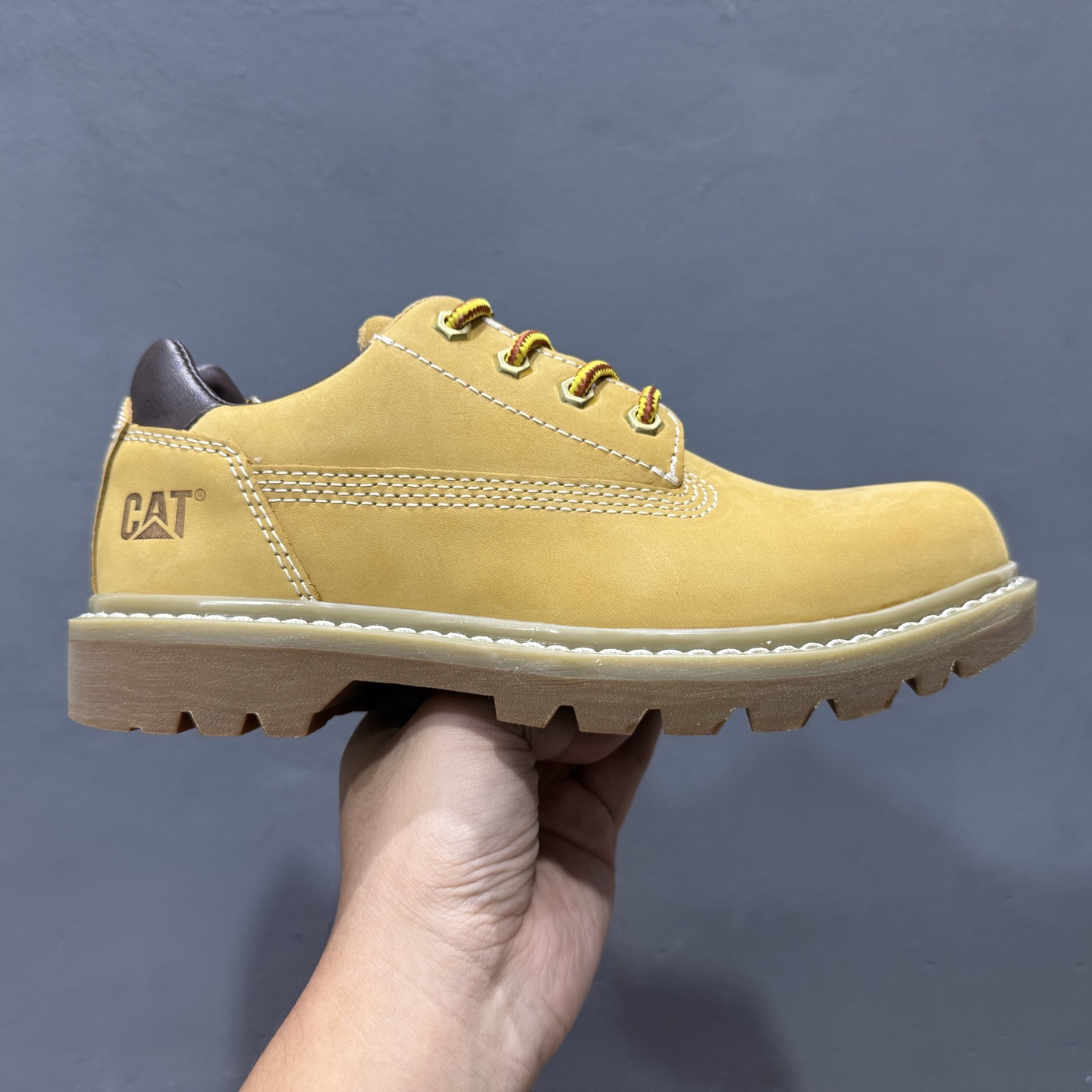 官网主推CAT卡特秋冬新款男士户外运动舒适出行防滑轻便满帮休闲鞋低帮短靴