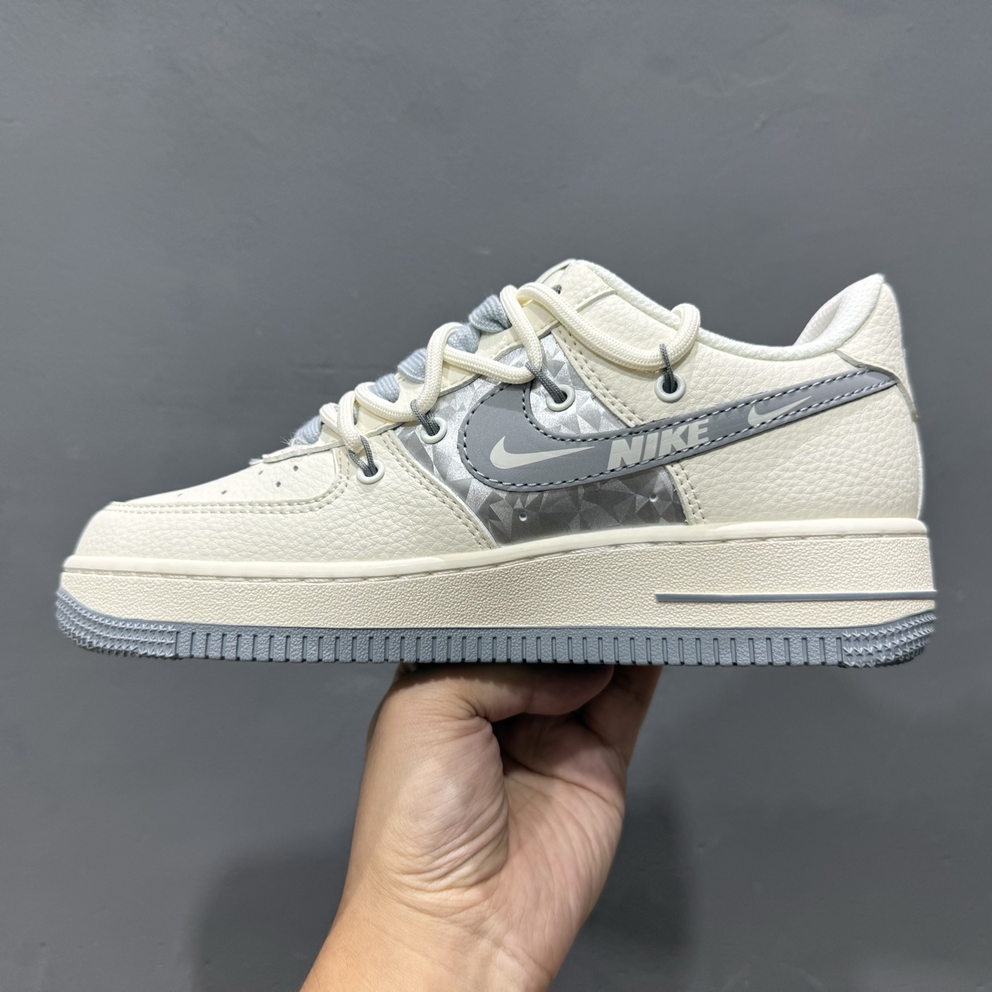 独家实拍Nike Air Force 1‘07 Low LV联名 灰勾抽绳 空军一号低帮休闲板鞋 DM6868-072
