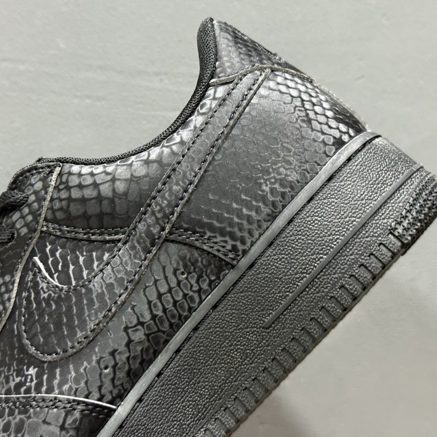 Nike Air Force 1 Low 原厂冲刀皮料切割干净 无任何毛边 清洁度细节完美 做工细节全方位比对原鞋 IB0018-003