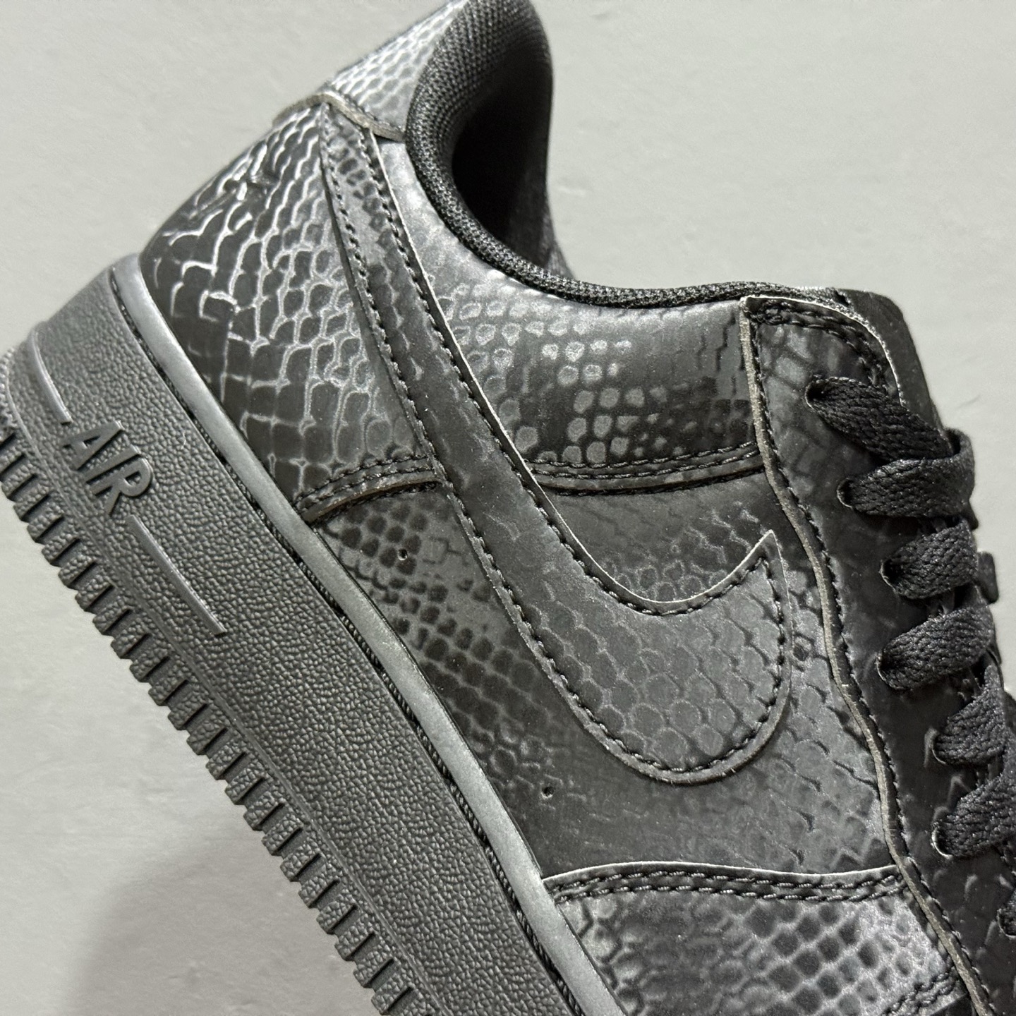 Nike Air Force 1 Low 原厂冲刀皮料切割干净 无任何毛边 清洁度细节完美 做工细节全方位比对原鞋 IB0018-003