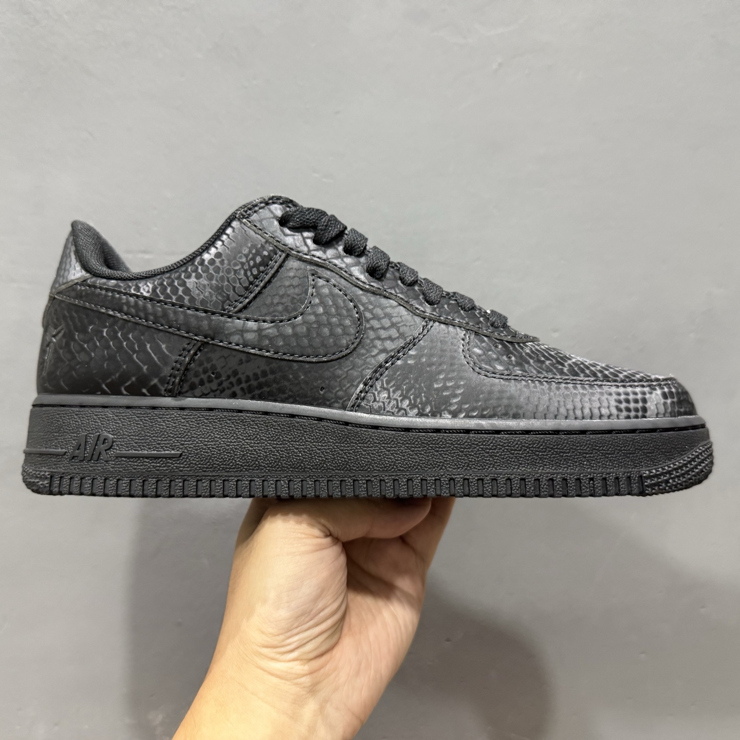 Nike Air Force 1 Low 原厂冲刀皮料切割干净 无任何毛边 清洁度细节完美 做工细节全方位比对原鞋 IB0018-003