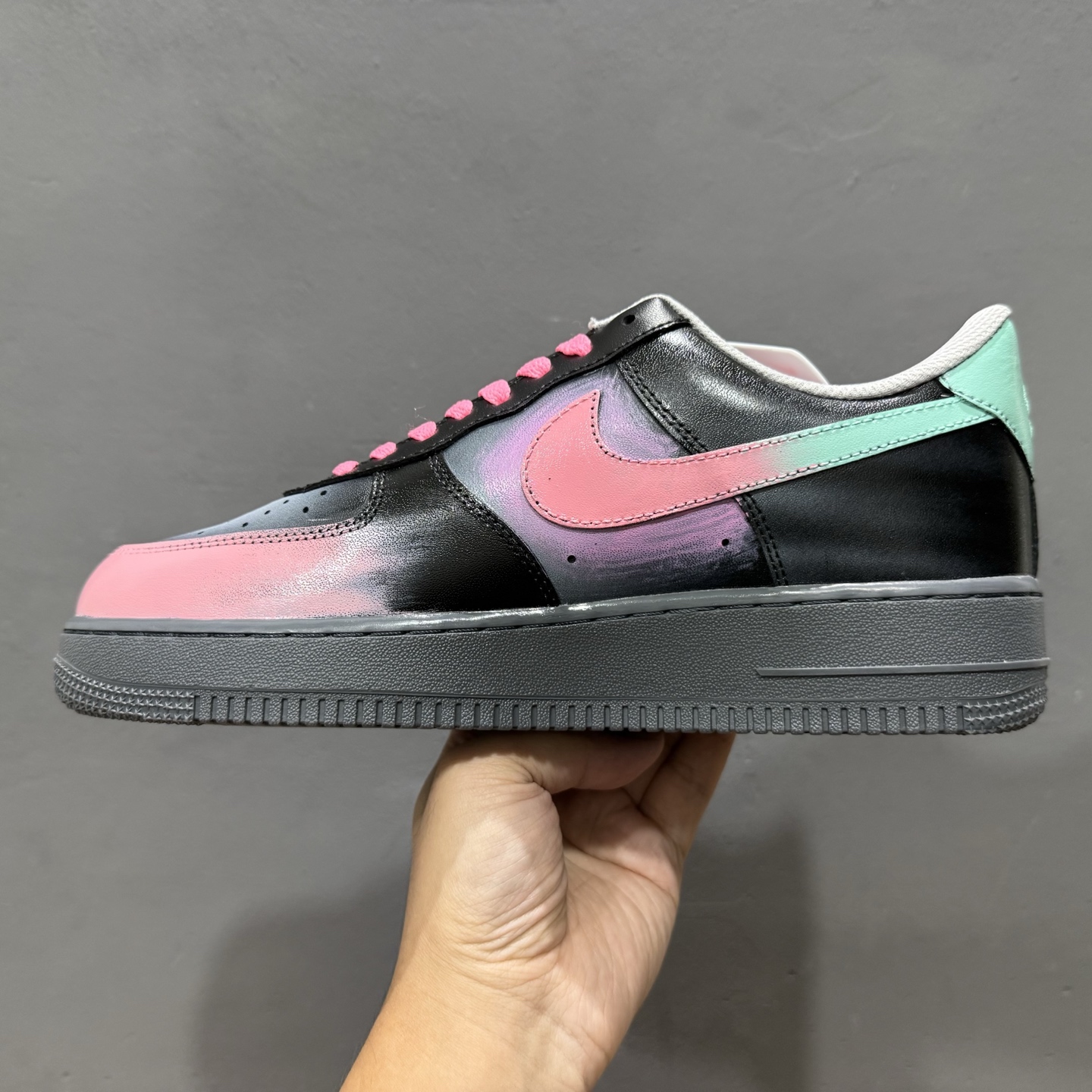 独家实拍手绘涂鸦“粉电蛛影”Nike Air Force 1 “Pink electric spider shadow”空军一号定制板鞋 YD2425-011