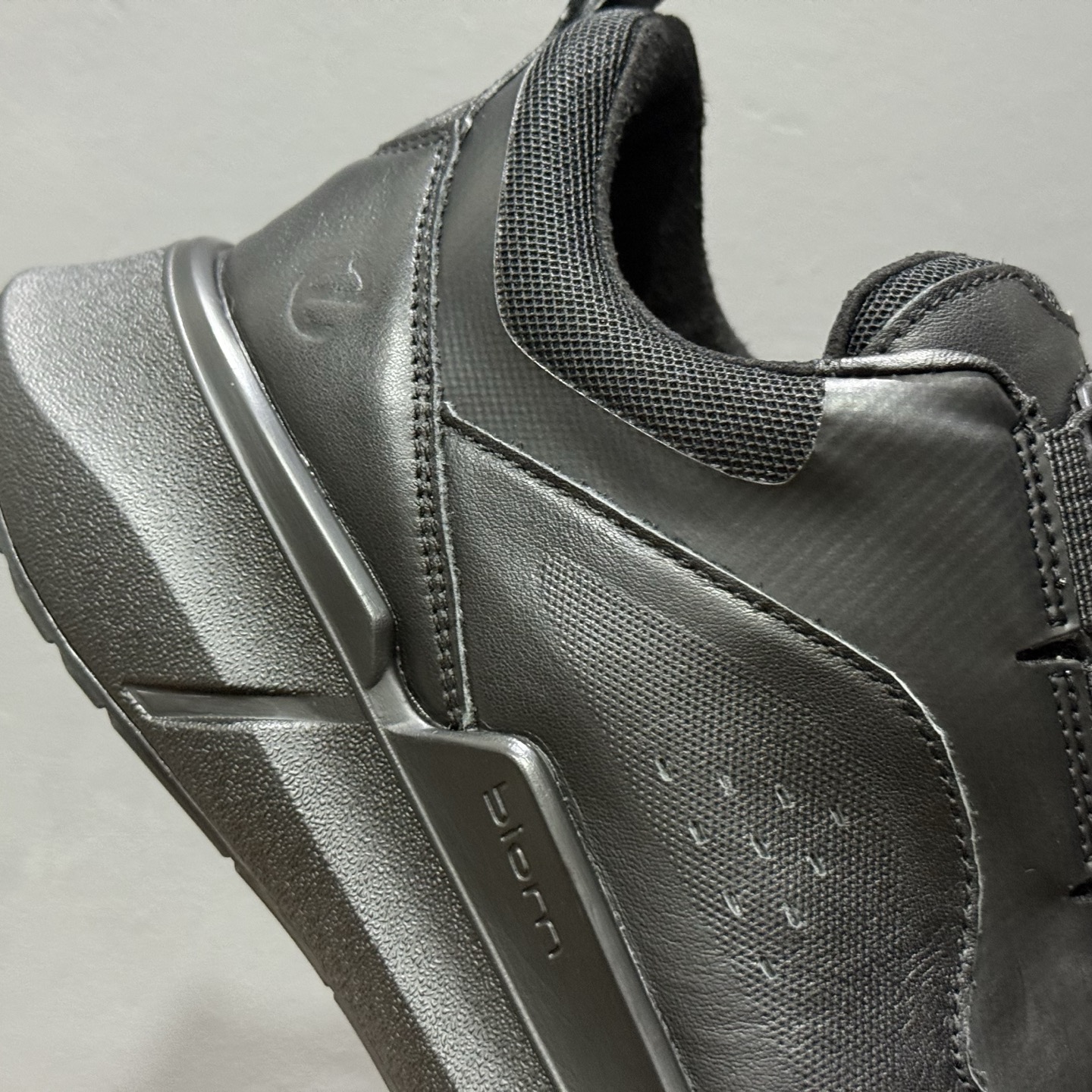 25年秋冬Ecco爱步 2.2旋转扣皮面经典BIOM 23251