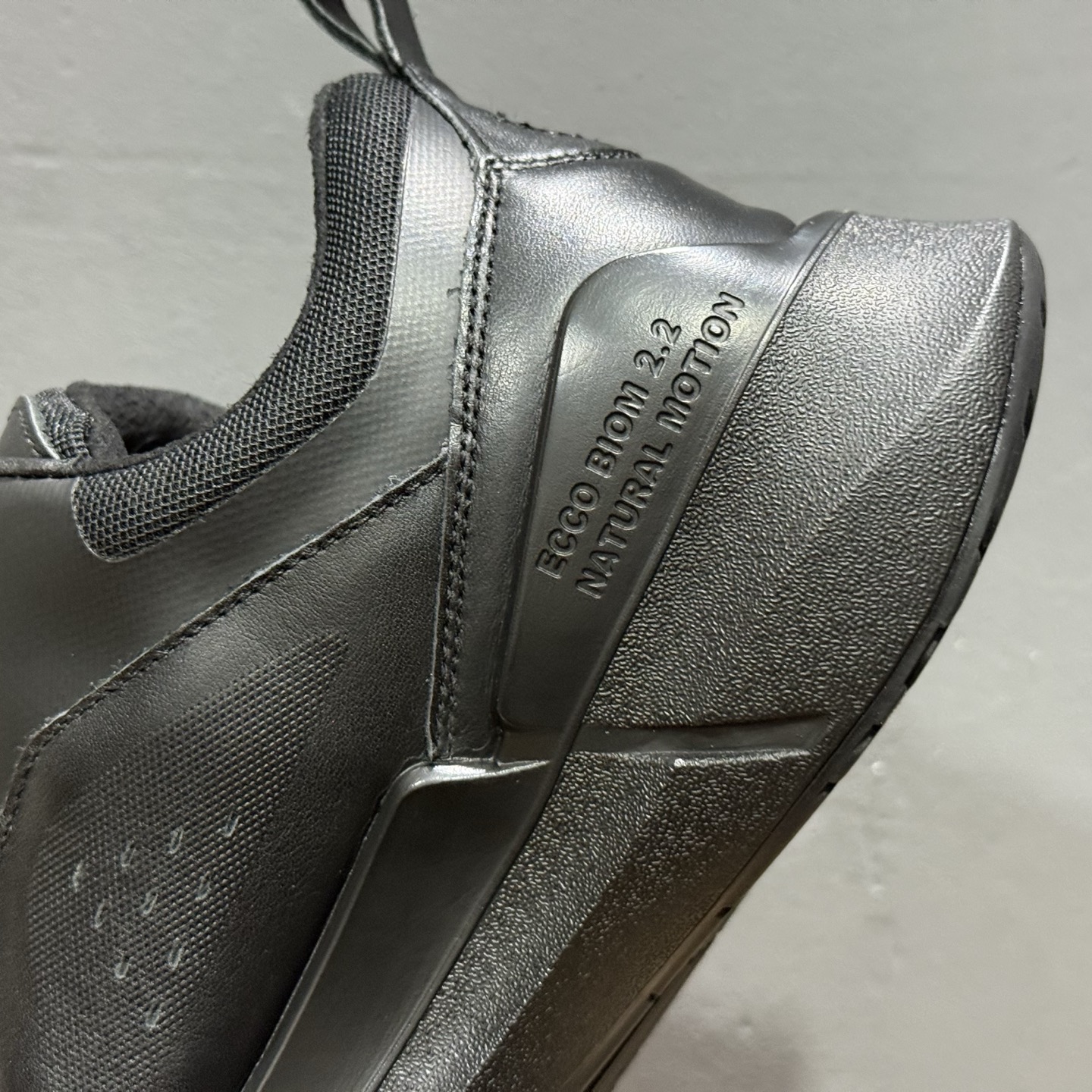 25年秋冬Ecco爱步 2.2旋转扣皮面经典BIOM 23251