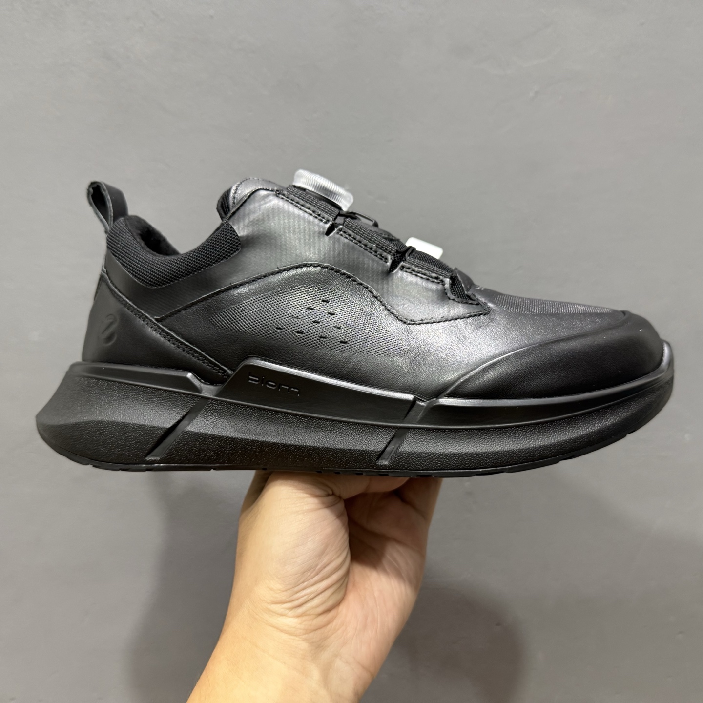 25年秋冬Ecco爱步 2.2旋转扣皮面经典BIOM 23251