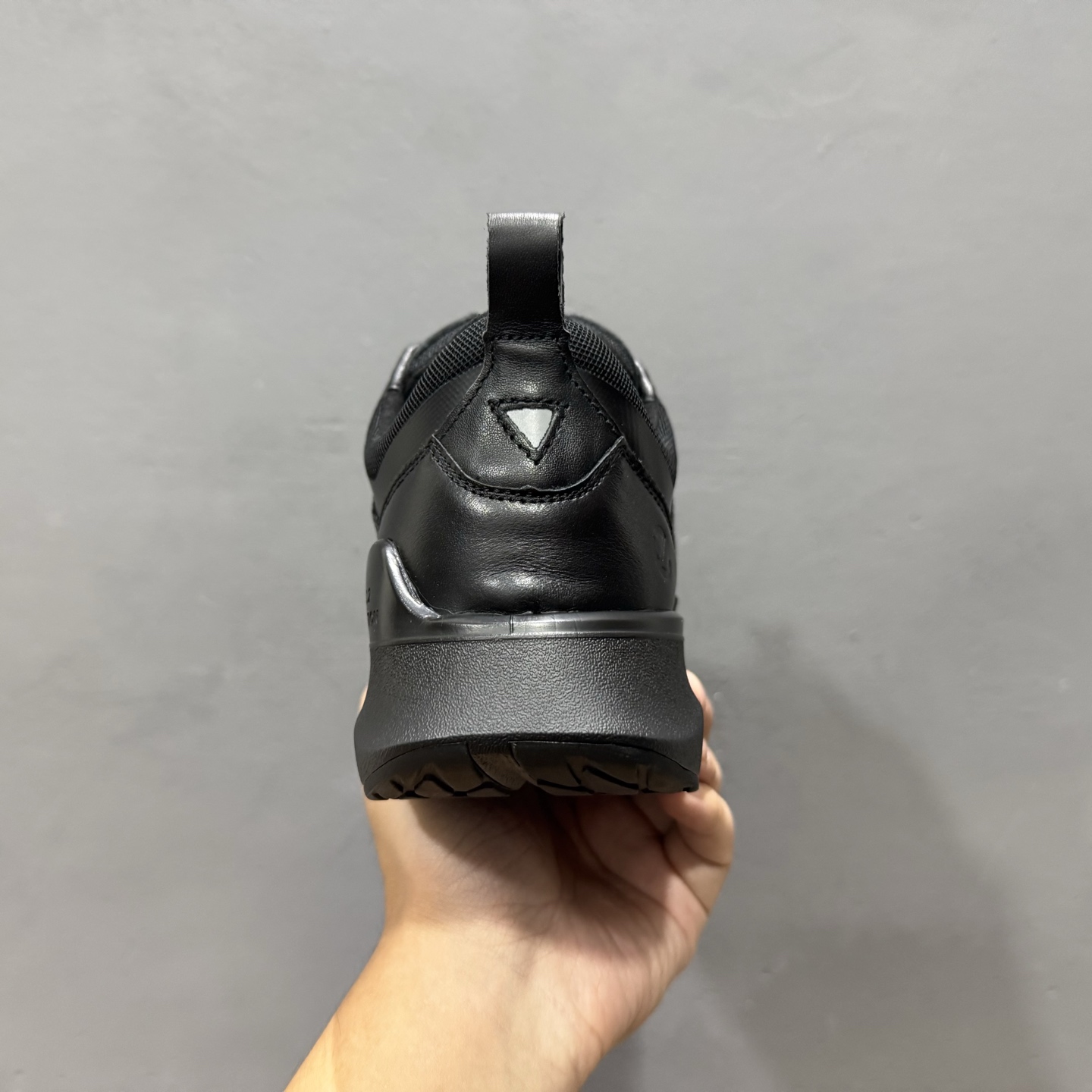 25年秋冬Ecco爱步 2.2旋转扣皮面经典BIOM 23251