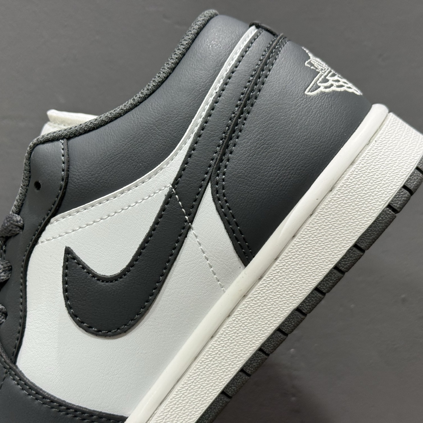 Air Jordan 1 Low 灰白色 AJ1乔1低帮休闲板鞋 553338-044