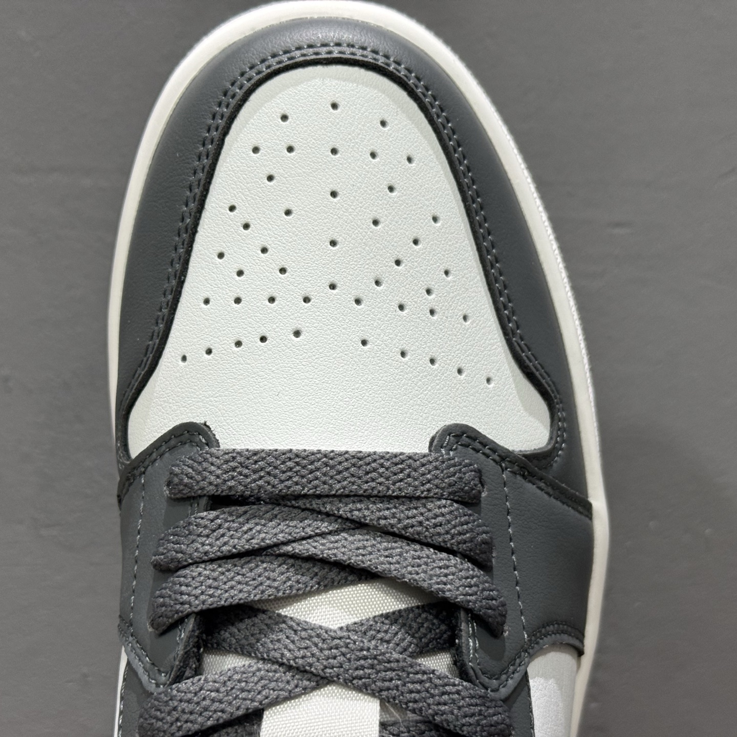 Air Jordan 1 Low 灰白色 AJ1乔1低帮休闲板鞋 553338-044