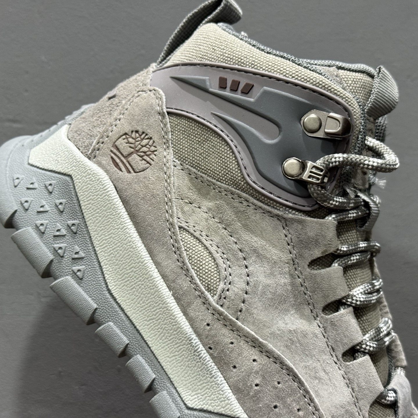 新货Timberland添柏岚/天伯伦户外中帮休闲马丁靴系列