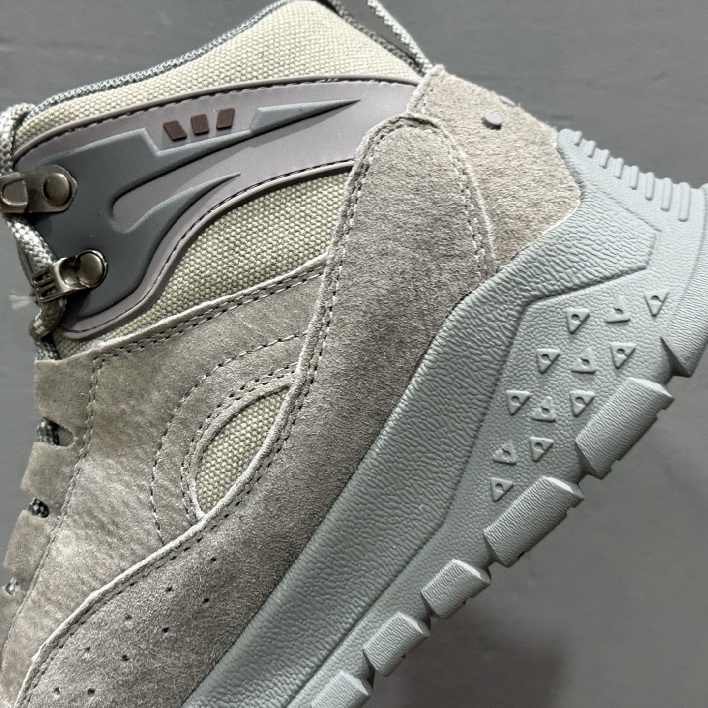 新货Timberland添柏岚/天伯伦户外中帮休闲马丁靴系列