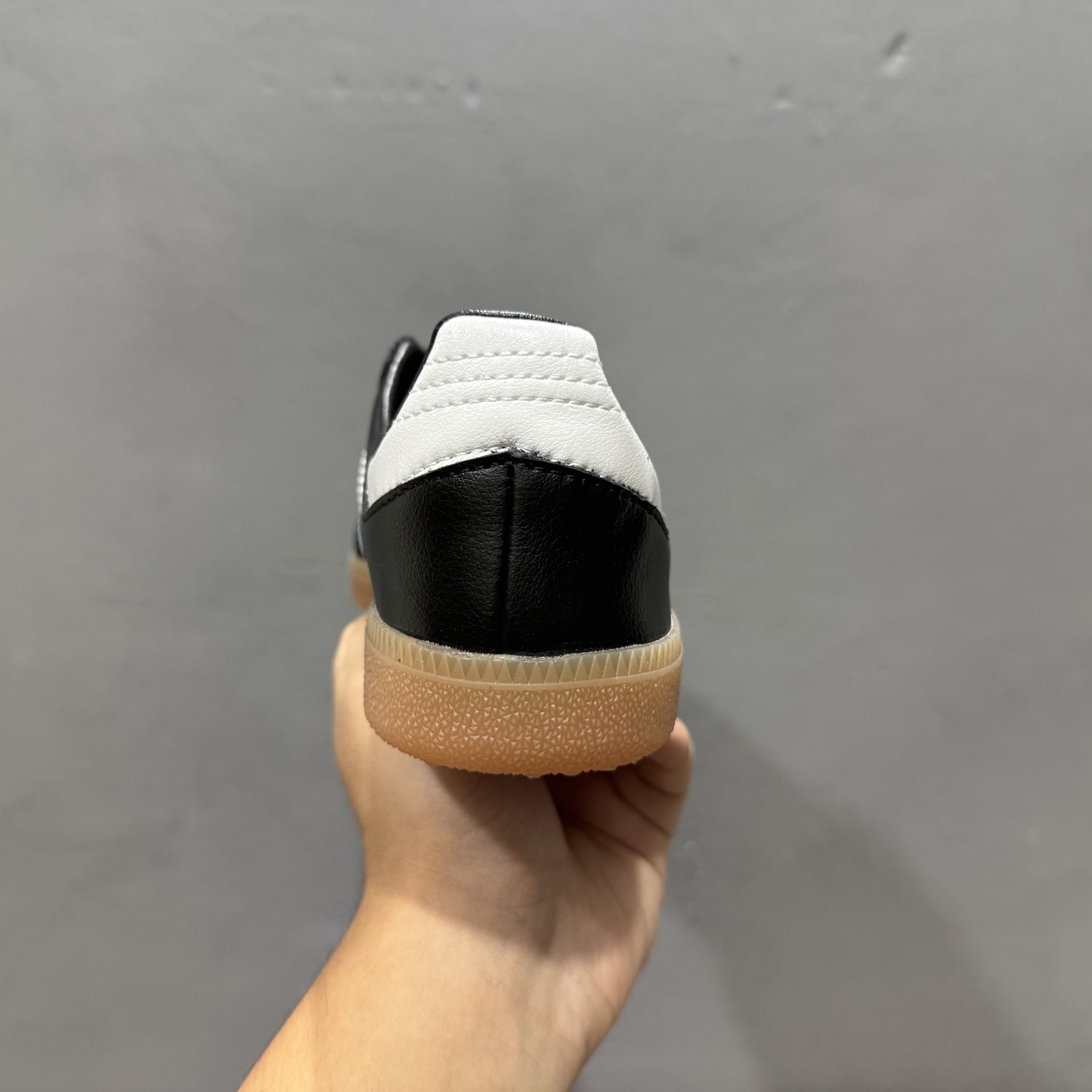 Adidas Originals SAMBA DECON 桑巴舞系列阿迪达斯 三叶草 绅士德训足球风百搭低帮休闲运动板鞋 IF0641-High Quatity Cheap Brand wholesale wholesaler seller Clothes Bags handbags Sneakers Top Fashion Clothing Shoes from China Factory Chinese suppliers best Quality Beautiful Price Adidas Originals SAMBA DECON 桑巴舞系列阿迪达斯 三叶草 绅士德训足球风百搭低帮休闲运动板鞋 IF0641