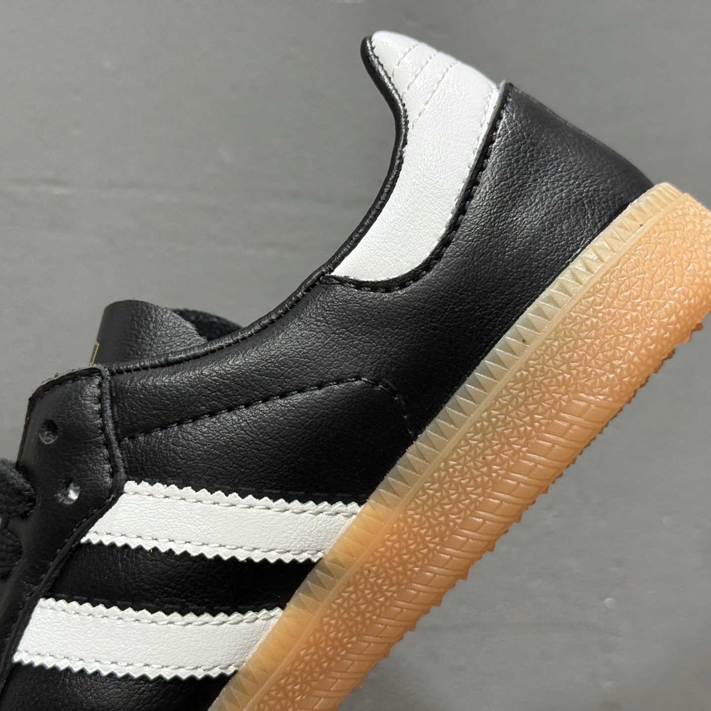 Adidas Originals SAMBA DECON 桑巴舞系列阿迪达斯 三叶草 绅士德训足球风百搭低帮休闲运动板鞋 IF0641-High Quatity Cheap Brand wholesale wholesaler seller Clothes Bags handbags Sneakers Top Fashion Clothing Shoes from China Factory Chinese suppliers best Quality Beautiful Price Adidas Originals SAMBA DECON 桑巴舞系列阿迪达斯 三叶草 绅士德训足球风百搭低帮休闲运动板鞋 IF0641