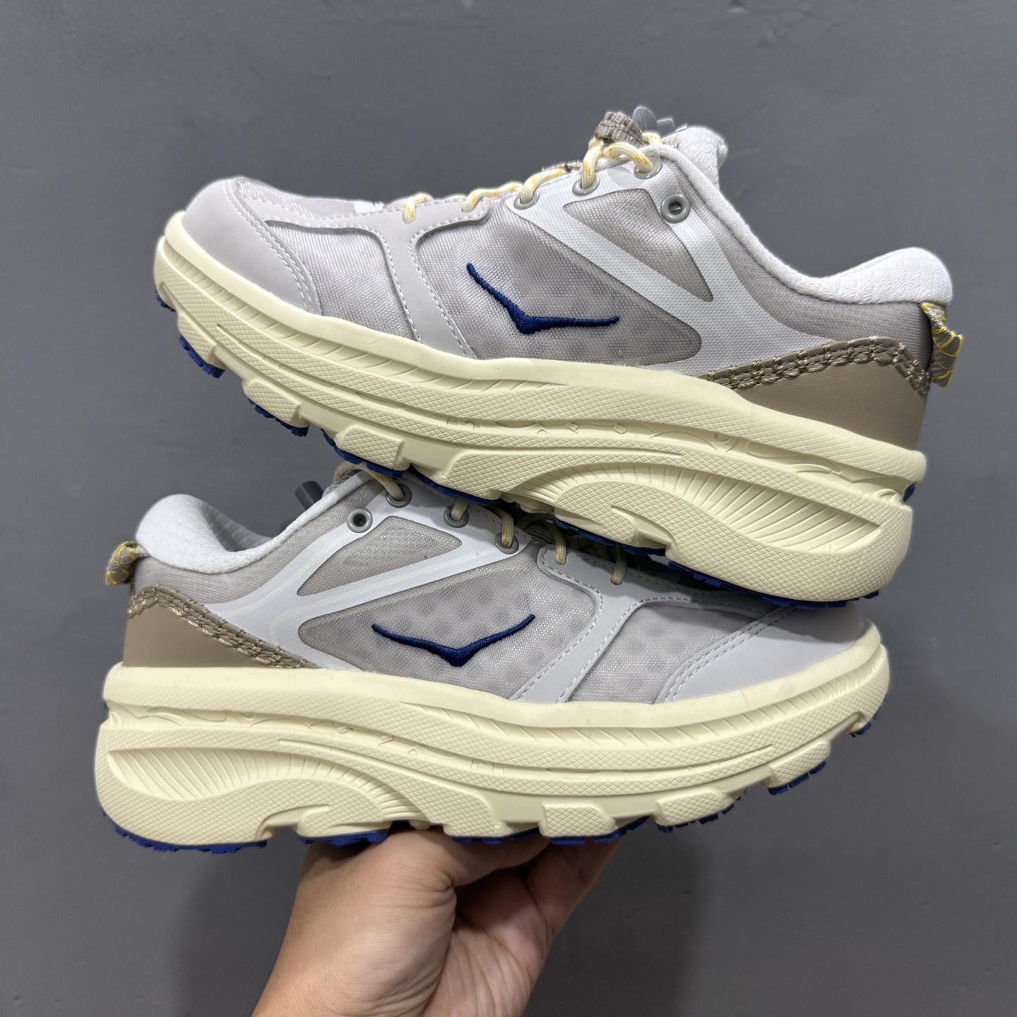 HOKA U TOR SUMMIT 轻盈跑鞋