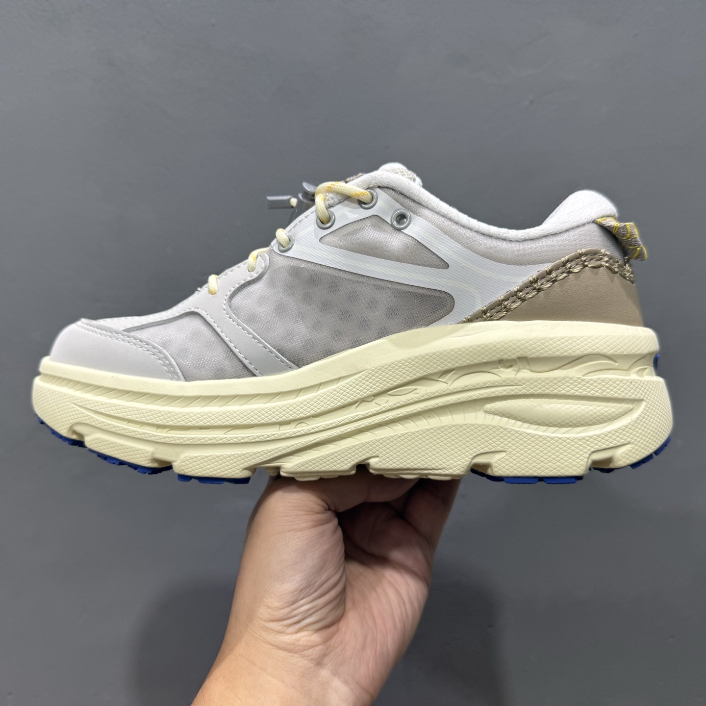 HOKA U TOR SUMMIT 轻盈跑鞋