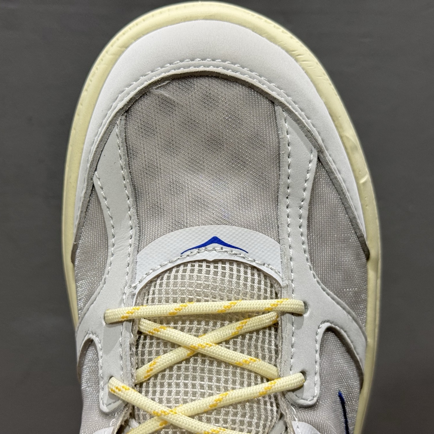 HOKA U TOR SUMMIT 轻盈跑鞋