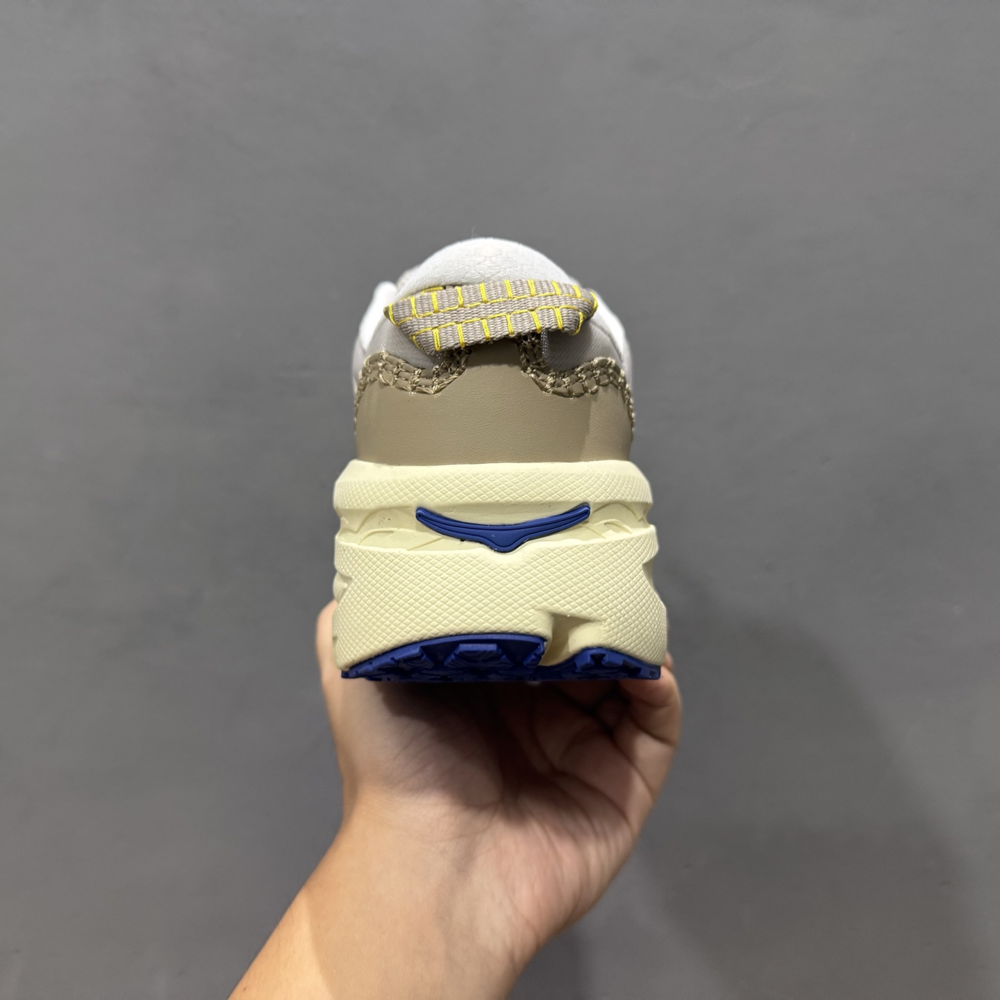 HOKA U TOR SUMMIT 轻盈跑鞋