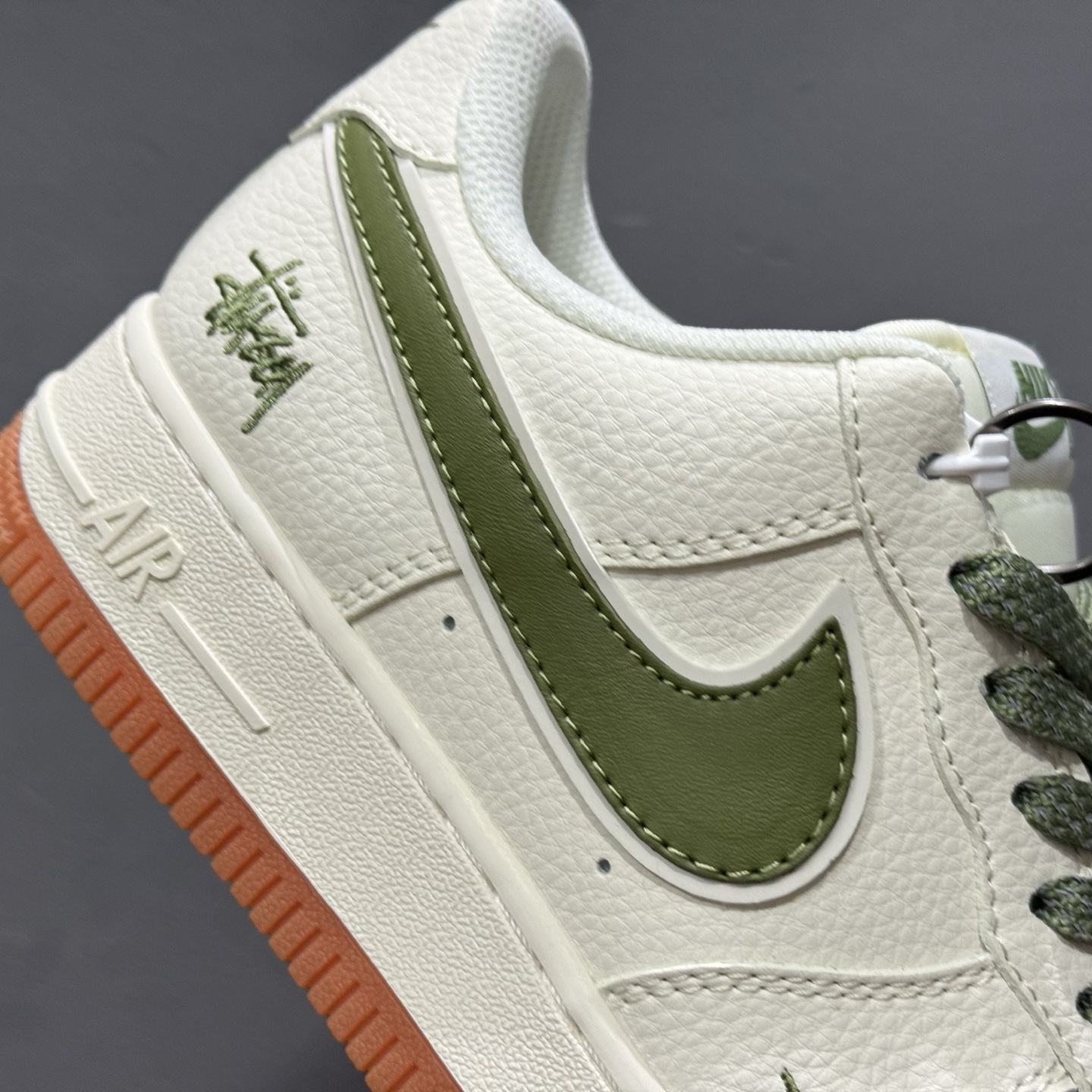XC/ NIke Air Force 1 '07 Low “斯图西联名——草绿生胶底”空军一号 低帮 运动鞋 休闲鞋 XX3168-127
