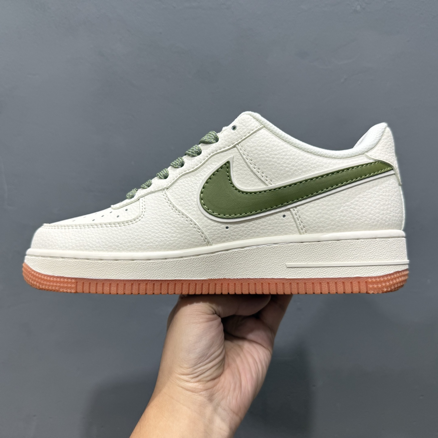 XC/ NIke Air Force 1 '07 Low “斯图西联名——草绿生胶底”空军一号 低帮 运动鞋 休闲鞋 XX3168-127