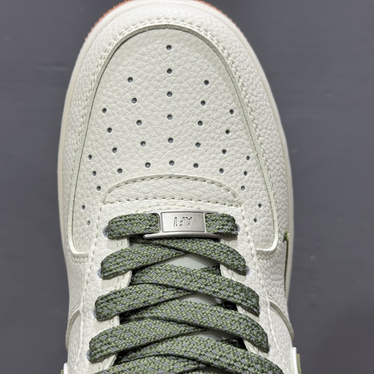 XC/ NIke Air Force 1 '07 Low “斯图西联名——草绿生胶底”空军一号 低帮 运动鞋 休闲鞋 XX3168-127