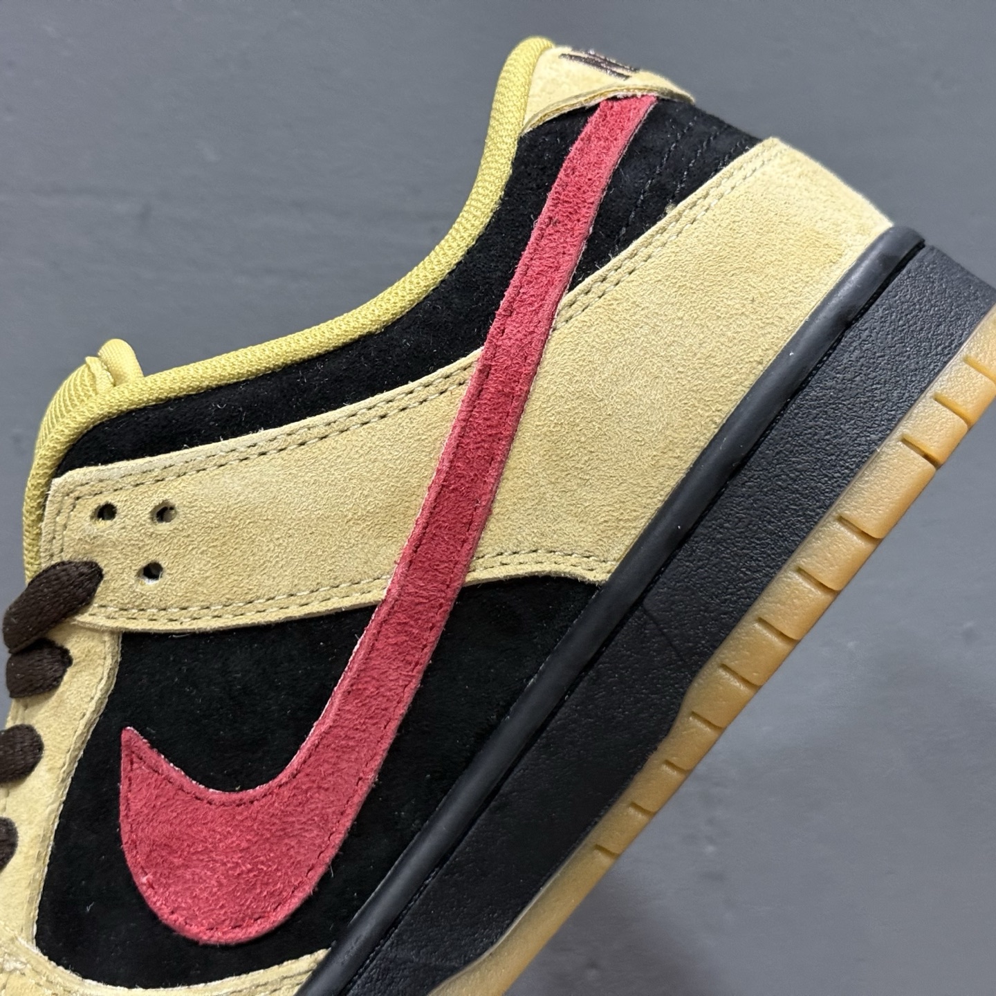 Supreme x Nike Dunk SB Low 黄黑 BQ6817-204
