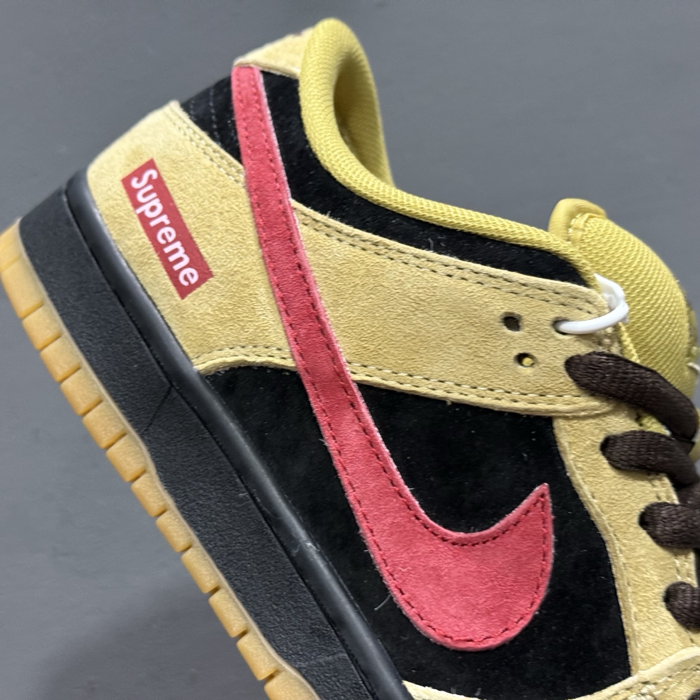 Supreme x Nike Dunk SB Low 黄黑 BQ6817-204