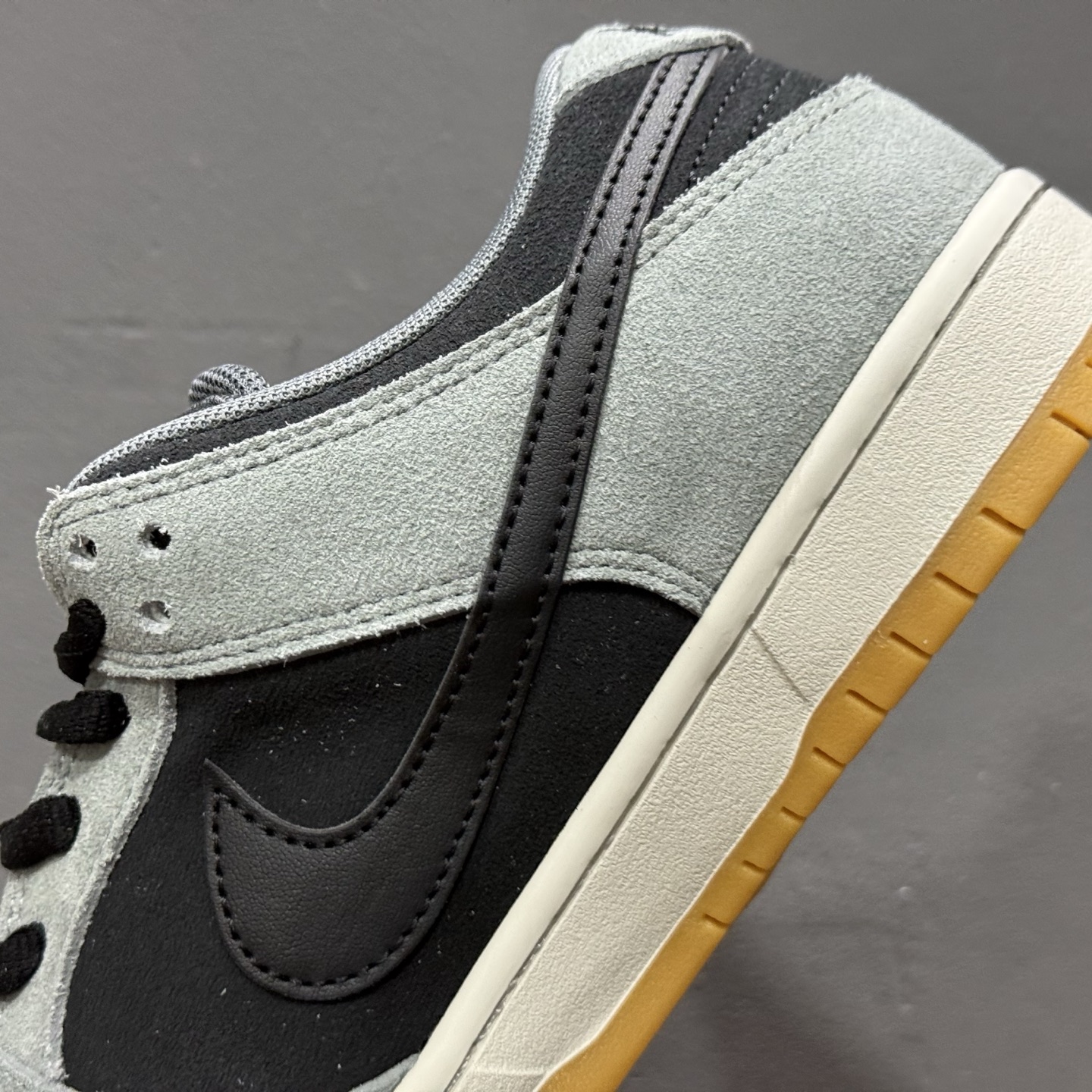 Nike Dunk SB Low“DARK SMOKE GREY”灰黑色 灰黑生胶 HF3063-001-莆田鞋,莆田鞋货源,高仿鞋,高仿鞋货源,安福档口,莆田高仿鞋,莆田鞋批发,高仿鞋批发,莆田高仿运动鞋,高仿运动鞋,莆田运动鞋 Nike Dunk SB Low“DARK SMOKE GREY”灰黑色 灰黑生胶 HF3063-001