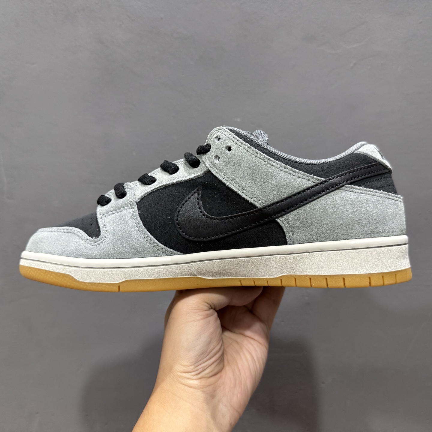 Nike Dunk SB Low“DARK SMOKE GREY”灰黑色 灰黑生胶 HF3063-001-莆田鞋,莆田鞋货源,高仿鞋,高仿鞋货源,安福档口,莆田高仿鞋,莆田鞋批发,高仿鞋批发,莆田高仿运动鞋,高仿运动鞋,莆田运动鞋 Nike Dunk SB Low“DARK SMOKE GREY”灰黑色 灰黑生胶 HF3063-001