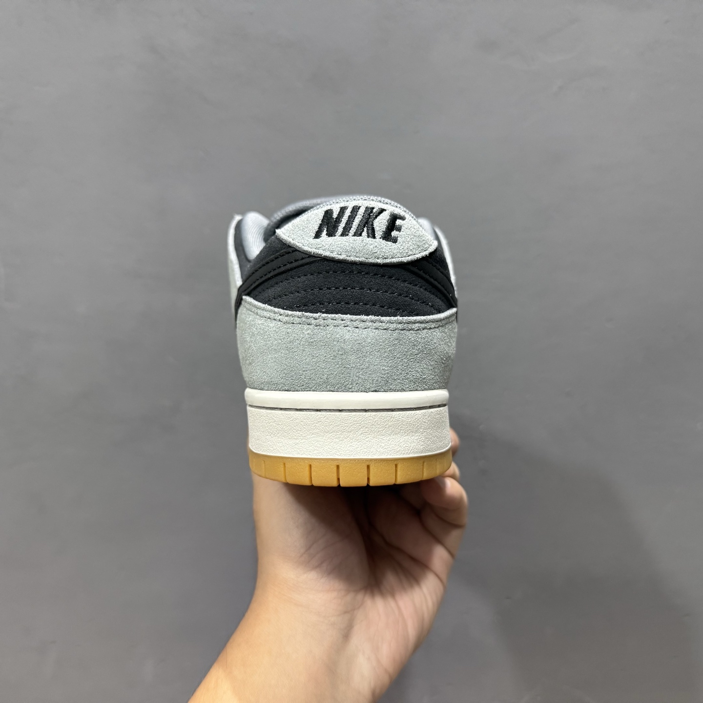 Nike Dunk SB Low“DARK SMOKE GREY”灰黑色 灰黑生胶 HF3063-001-莆田鞋,莆田鞋货源,高仿鞋,高仿鞋货源,安福档口,莆田高仿鞋,莆田鞋批发,高仿鞋批发,莆田高仿运动鞋,高仿运动鞋,莆田运动鞋 Nike Dunk SB Low“DARK SMOKE GREY”灰黑色 灰黑生胶 HF3063-001