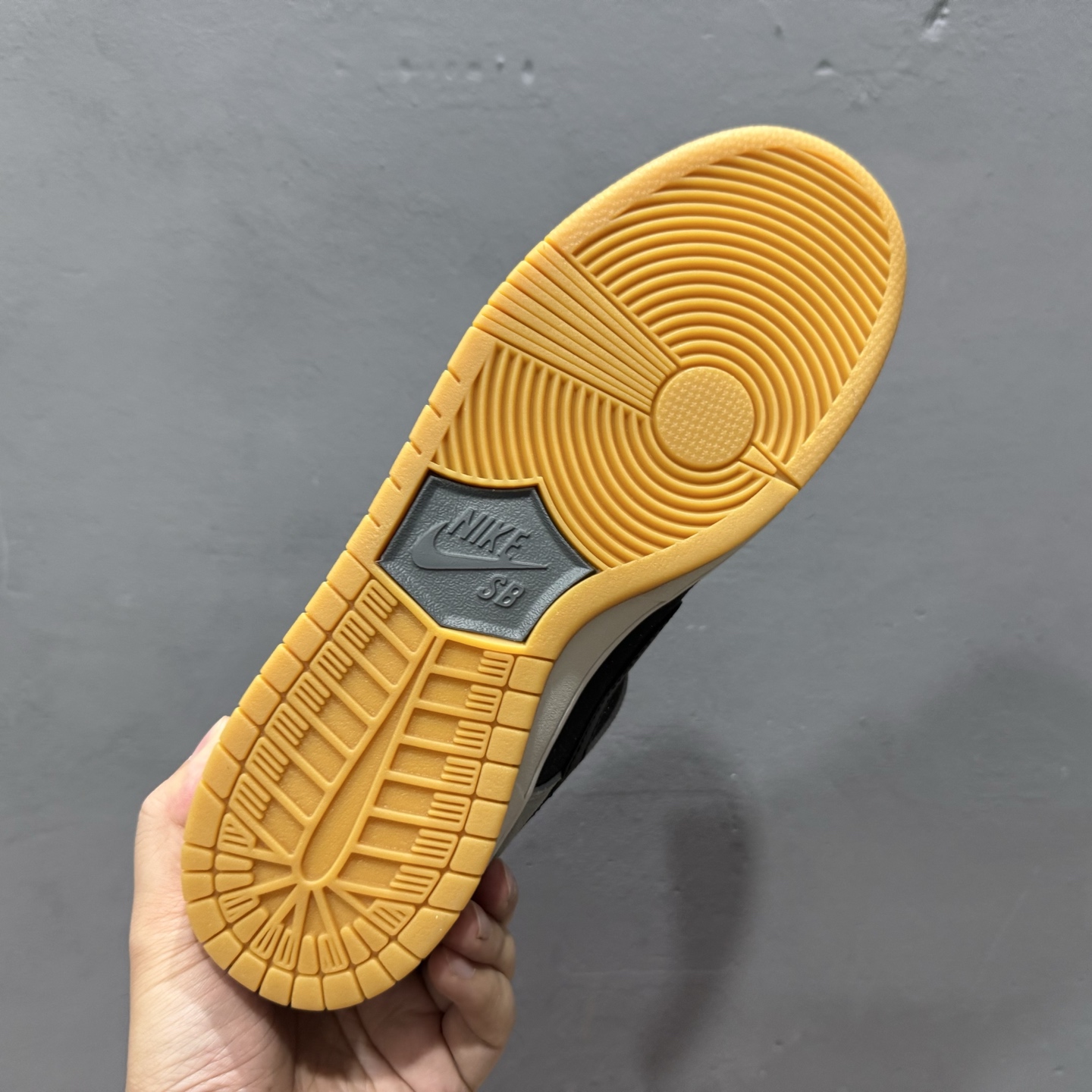 Nike Dunk SB Low“DARK SMOKE GREY”灰黑色 灰黑生胶 HF3063-001-莆田鞋,莆田鞋货源,高仿鞋,高仿鞋货源,安福档口,莆田高仿鞋,莆田鞋批发,高仿鞋批发,莆田高仿运动鞋,高仿运动鞋,莆田运动鞋 Nike Dunk SB Low“DARK SMOKE GREY”灰黑色 灰黑生胶 HF3063-001