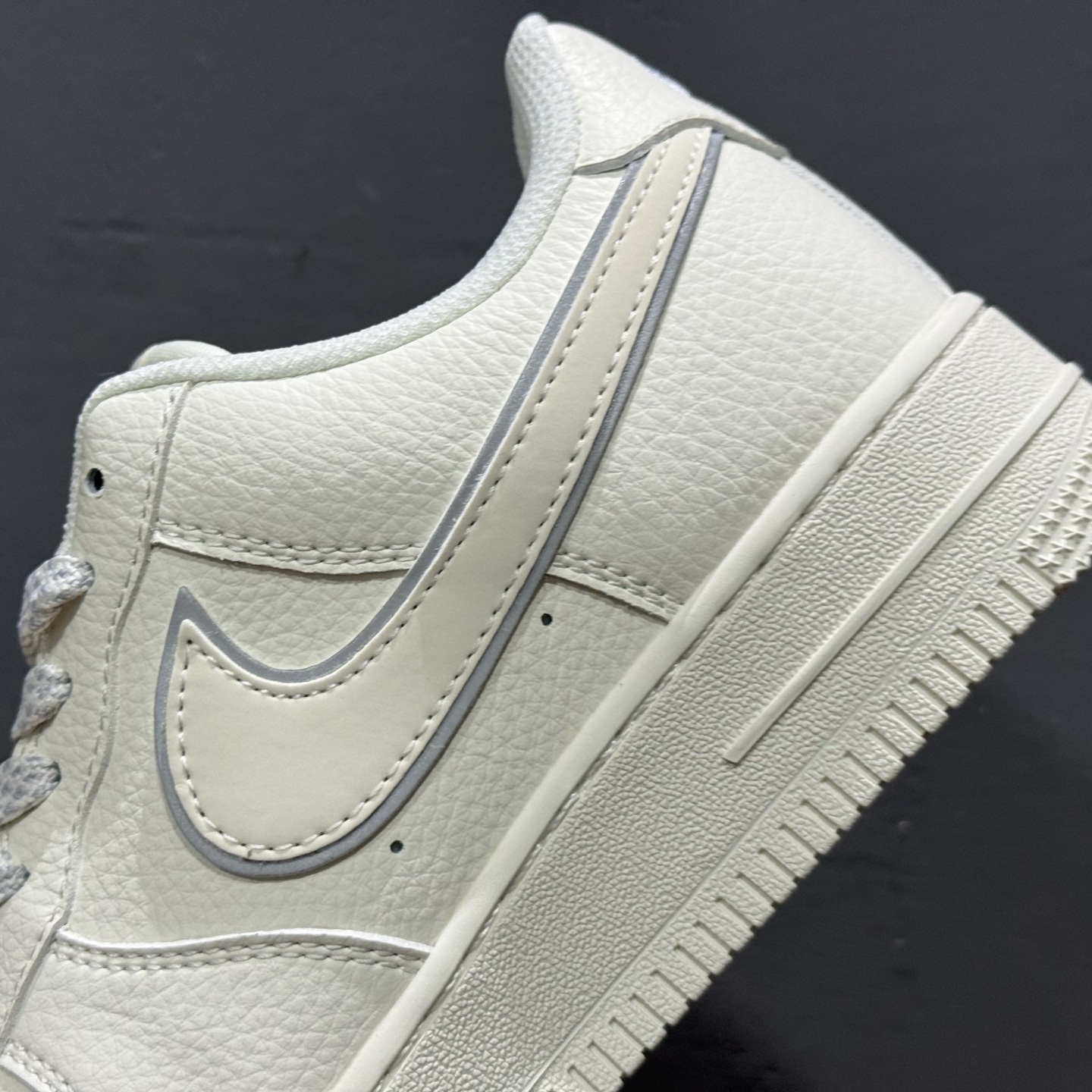 ￥260 Nike Air Force 1'07 Low 耐克刺绣 空军一号低帮休闲板鞋 CS5288-045