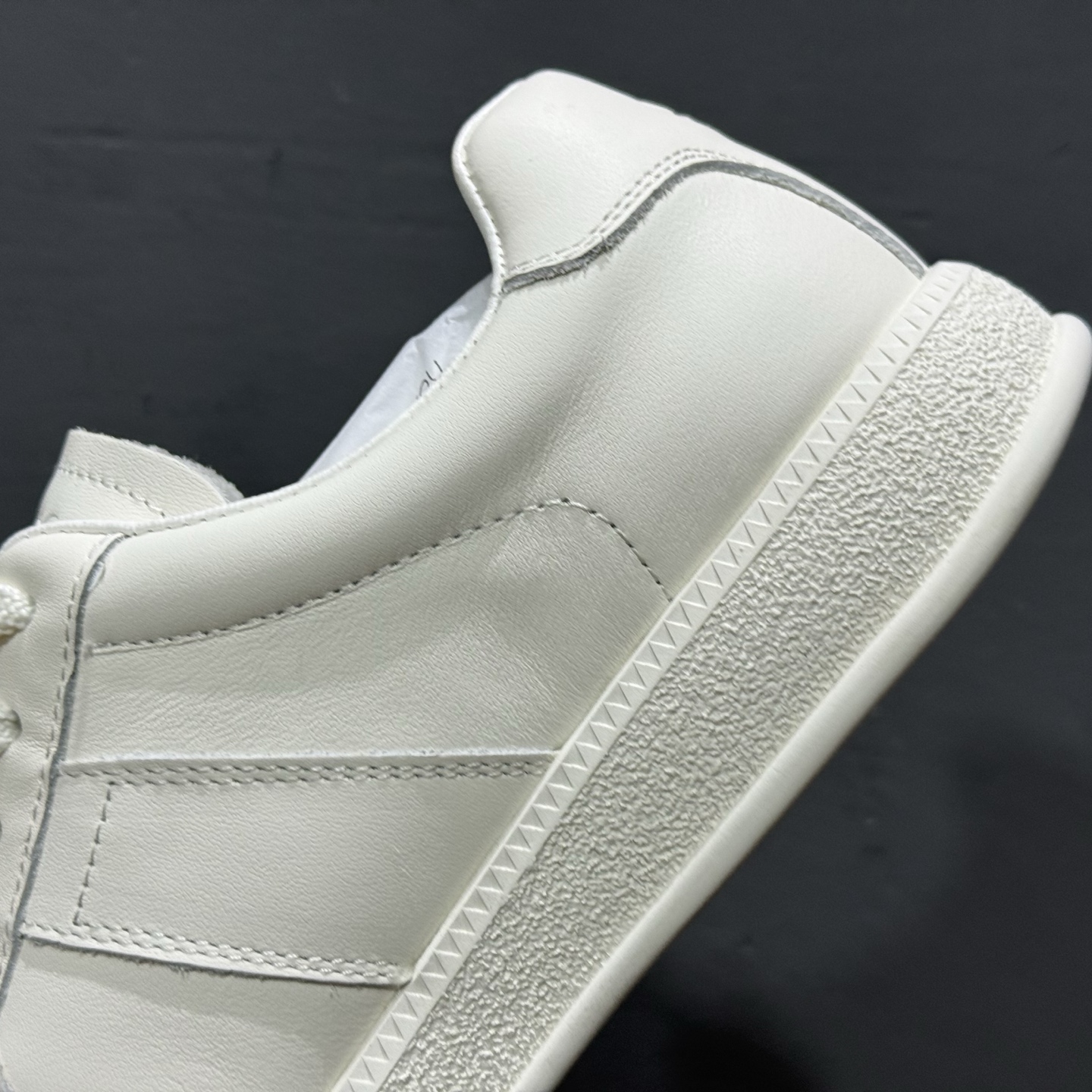 300 ECCO爱步男鞋德训鞋秋 经典时尚百搭舒适小白鞋男