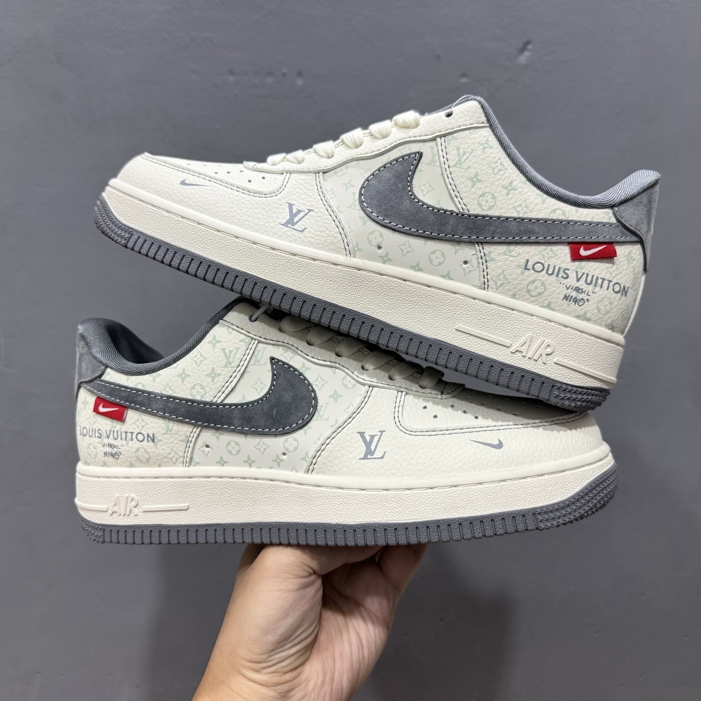 260 Louis Vuitton x Nike Air Force 1 印花米灰勾 MZ9588-816