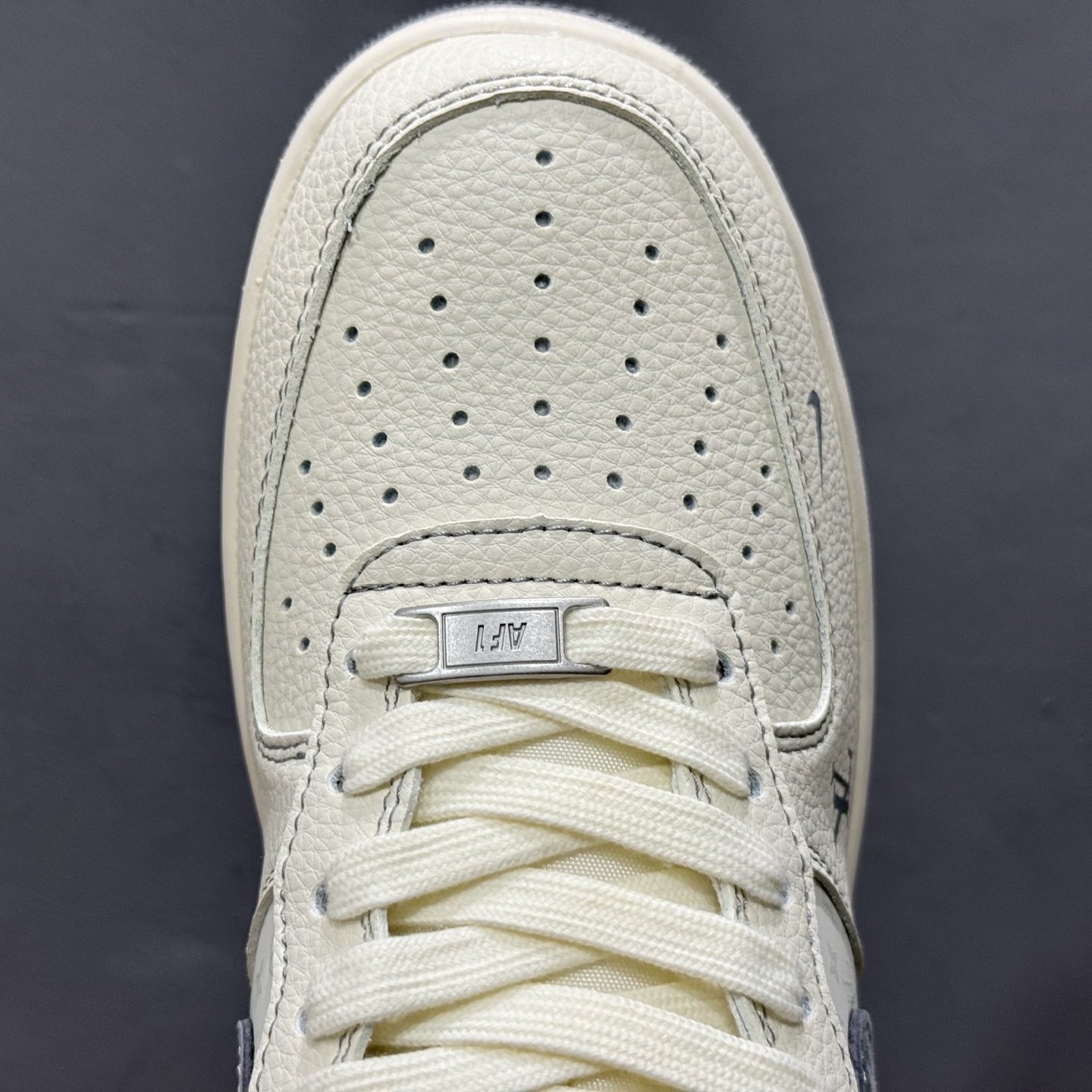 260 Louis Vuitton x Nike Air Force 1 印花米灰勾 MZ9588-816