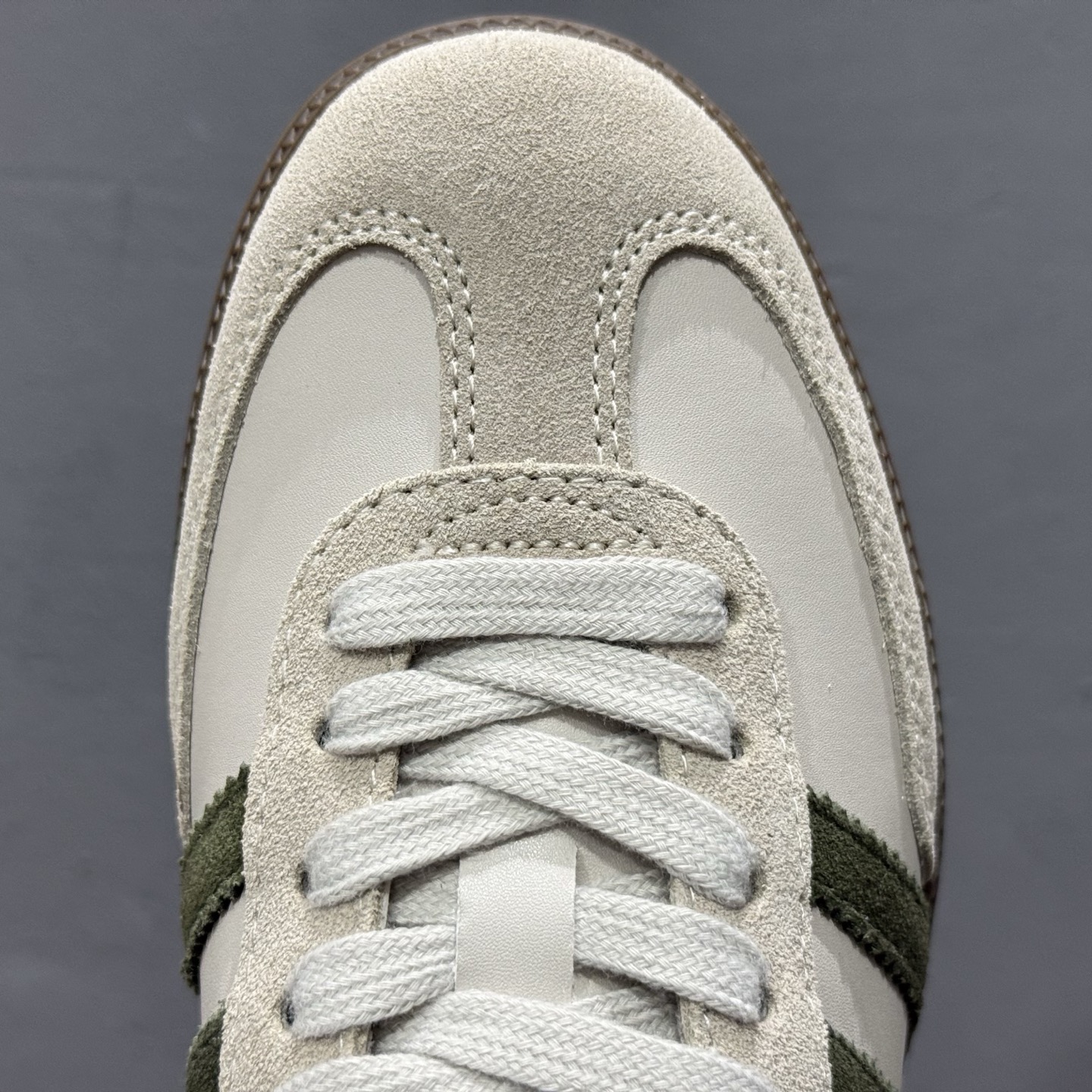 180 adidas originals SAMBA 矾土棕 此款鞋延续了橡胶外底和经典款式的传统 JR0893