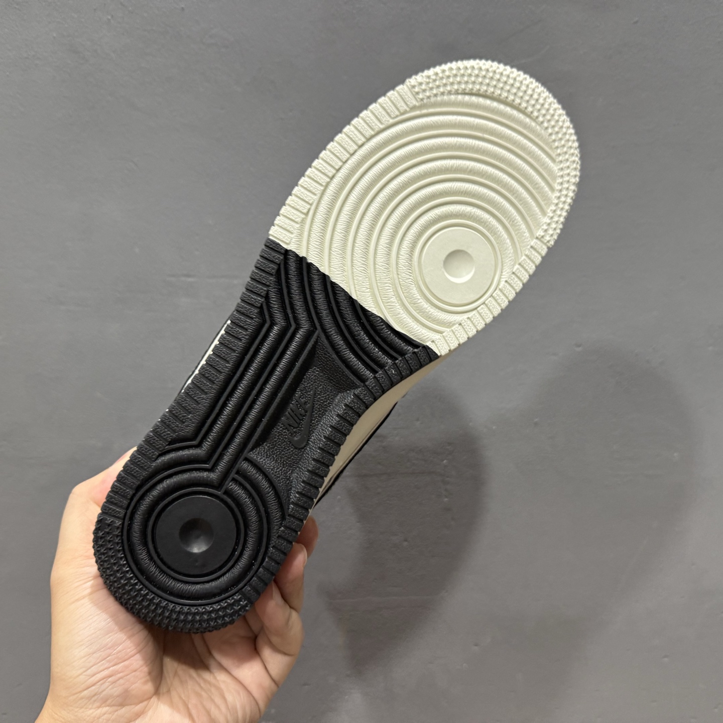 200 Nike AIR FORCE 1 '07 WB “联名款” 空军一号低帮休闲板鞋 CS5288-023