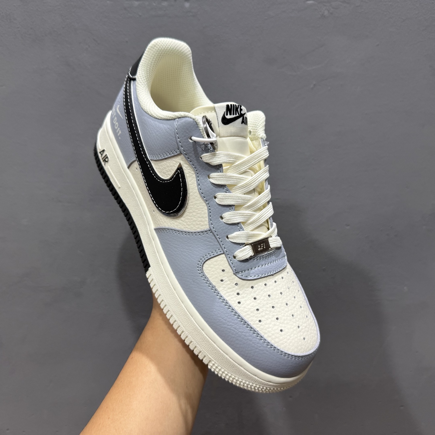 200 Nike AIR FORCE 1 '07 WB “联名款” 空军一号低帮休闲板鞋 CS5288-023