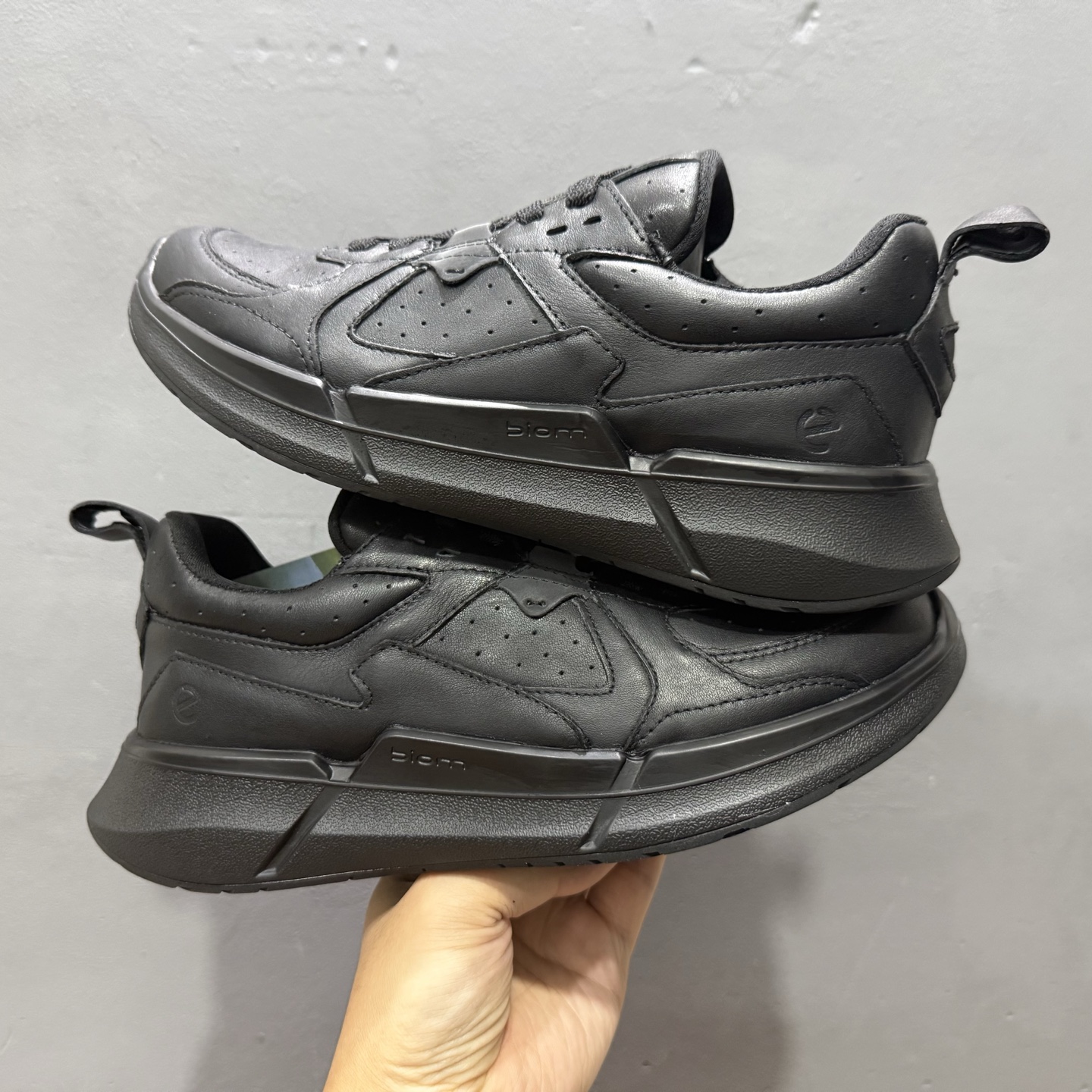 280 Ecco/爱步 Biom 2.2系列 旋转扣皮面经典百搭时尚休闲鞋 830864-241