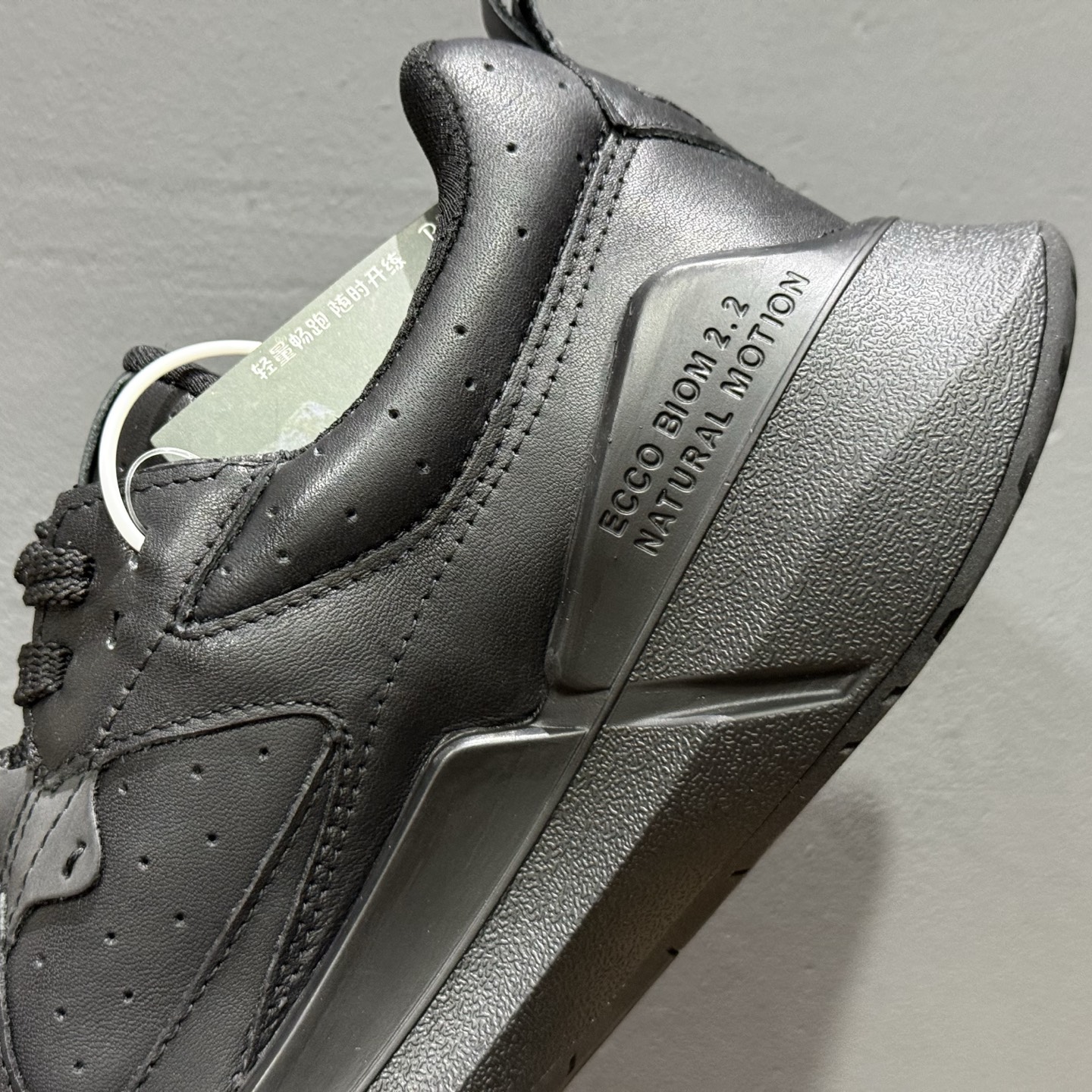 280 Ecco/爱步 Biom 2.2系列 旋转扣皮面经典百搭时尚休闲鞋 830864-241