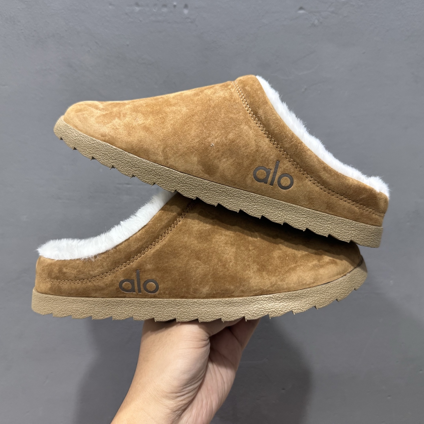 180 Alo Yoga Recovery Slipper 冬季加绒慕勒拖鞋 半拖