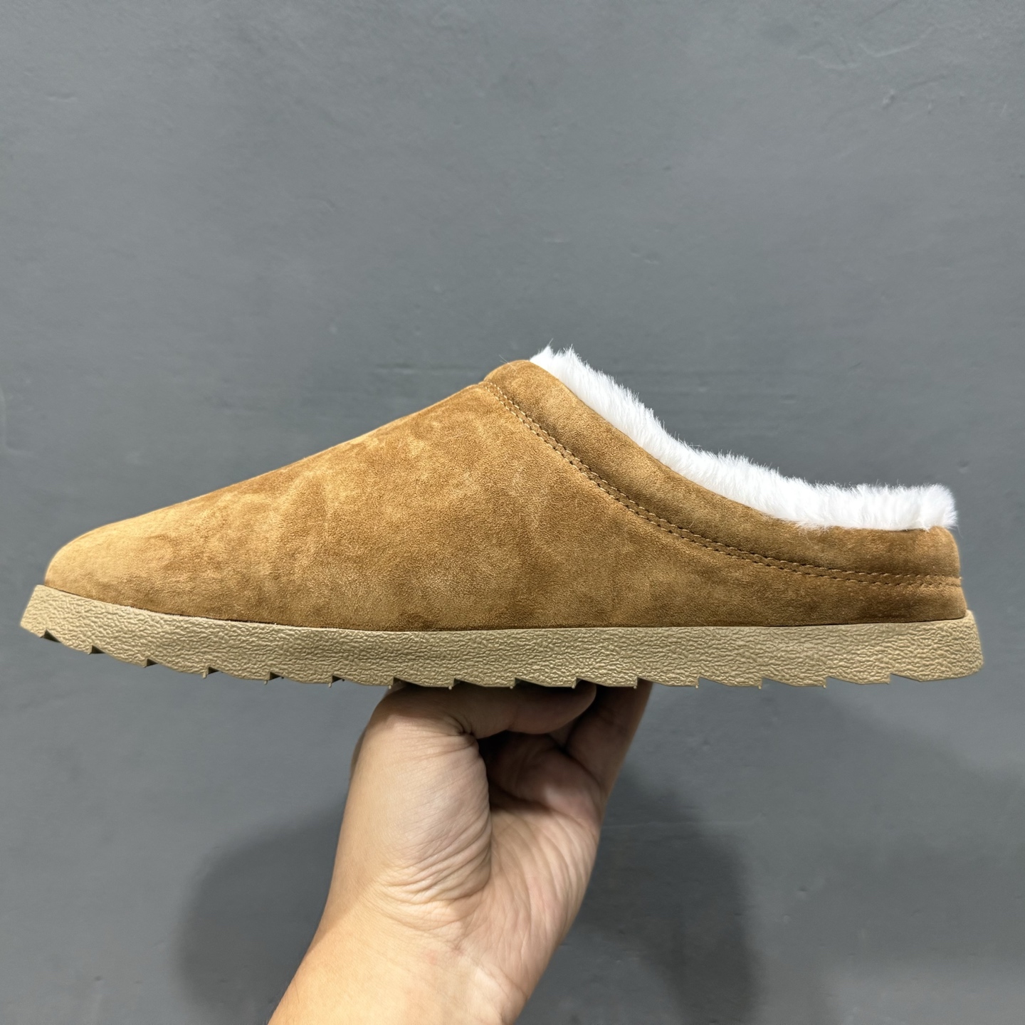 180 Alo Yoga Recovery Slipper 冬季加绒慕勒拖鞋 半拖