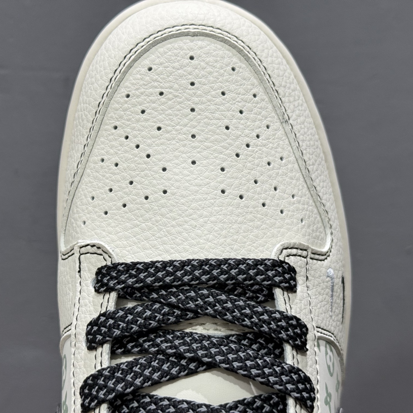 ￥280 Nike SB Dunk Low LV联名 印花米黑勾 高端定制 低帮休闲板鞋 HH7518-095