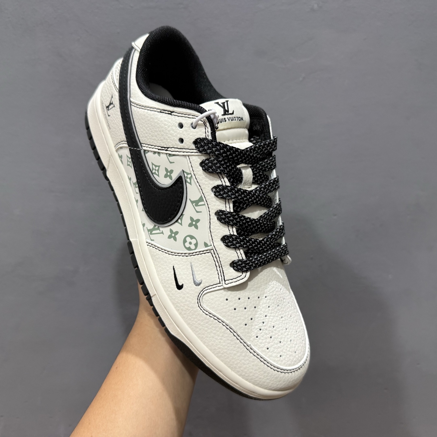 ￥280 Nike SB Dunk Low LV联名 印花米黑勾 高端定制 低帮休闲板鞋 HH7518-095