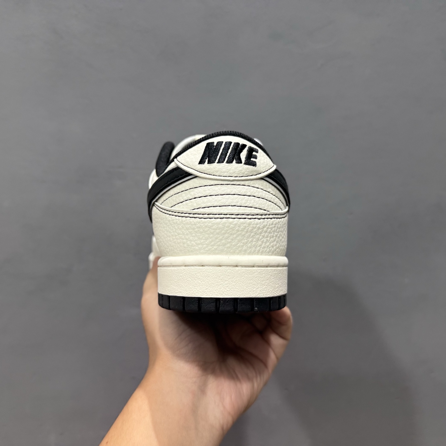 ￥280 Nike SB Dunk Low LV联名 印花米黑勾 高端定制 低帮休闲板鞋 HH7518-095