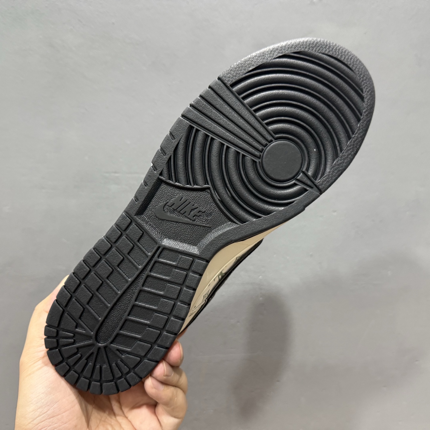 ￥280 Nike SB Dunk Low LV联名 印花米黑勾 高端定制 低帮休闲板鞋 HH7518-095