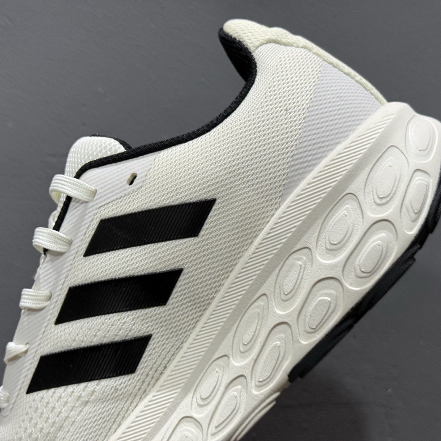 180 Adidas Fresh Foam 阿迪达斯 舒适百搭 织物耐磨轻便 低帮跑步鞋 B25213